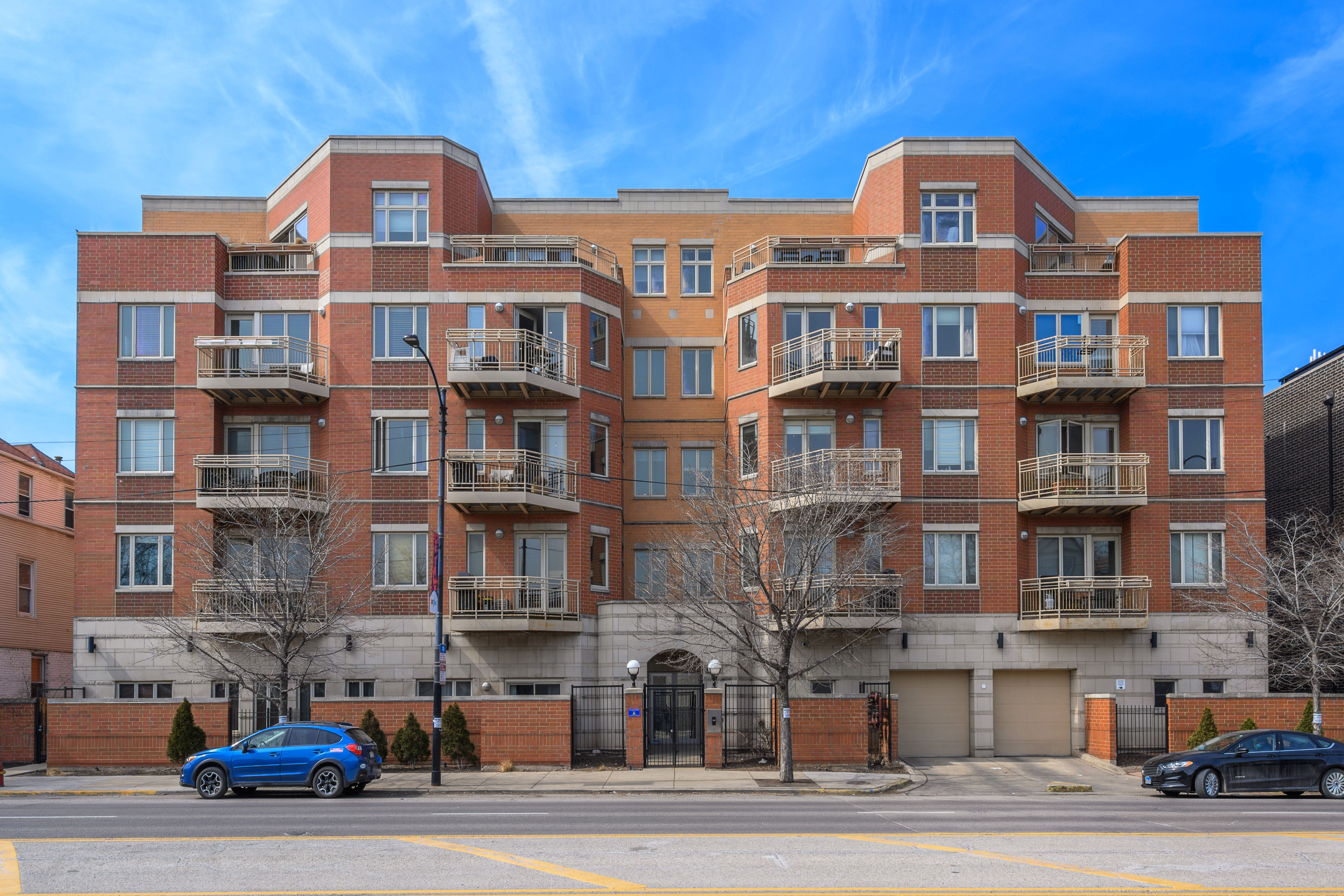 4950 N Western 4L 
