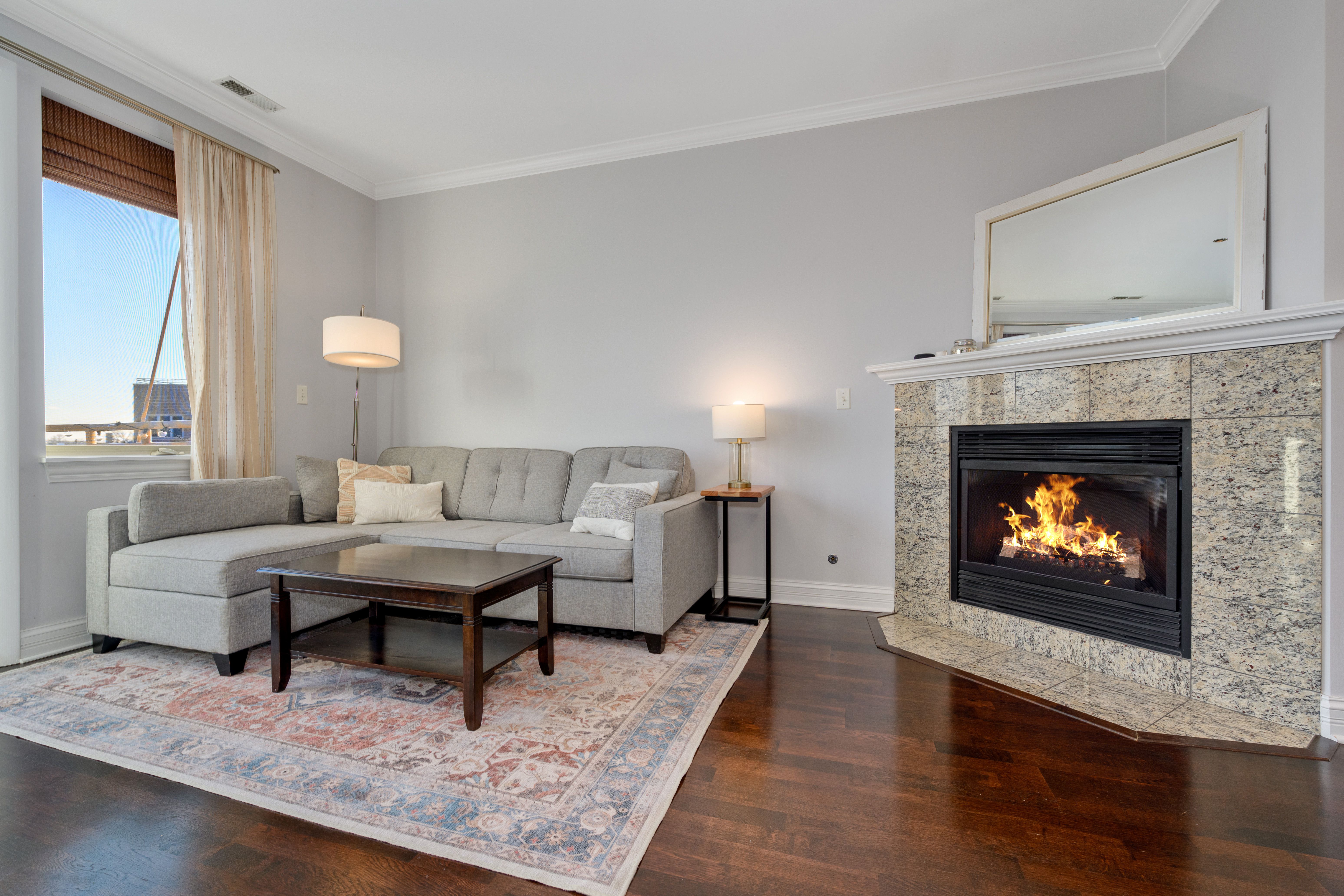 4950 N Western 4L 