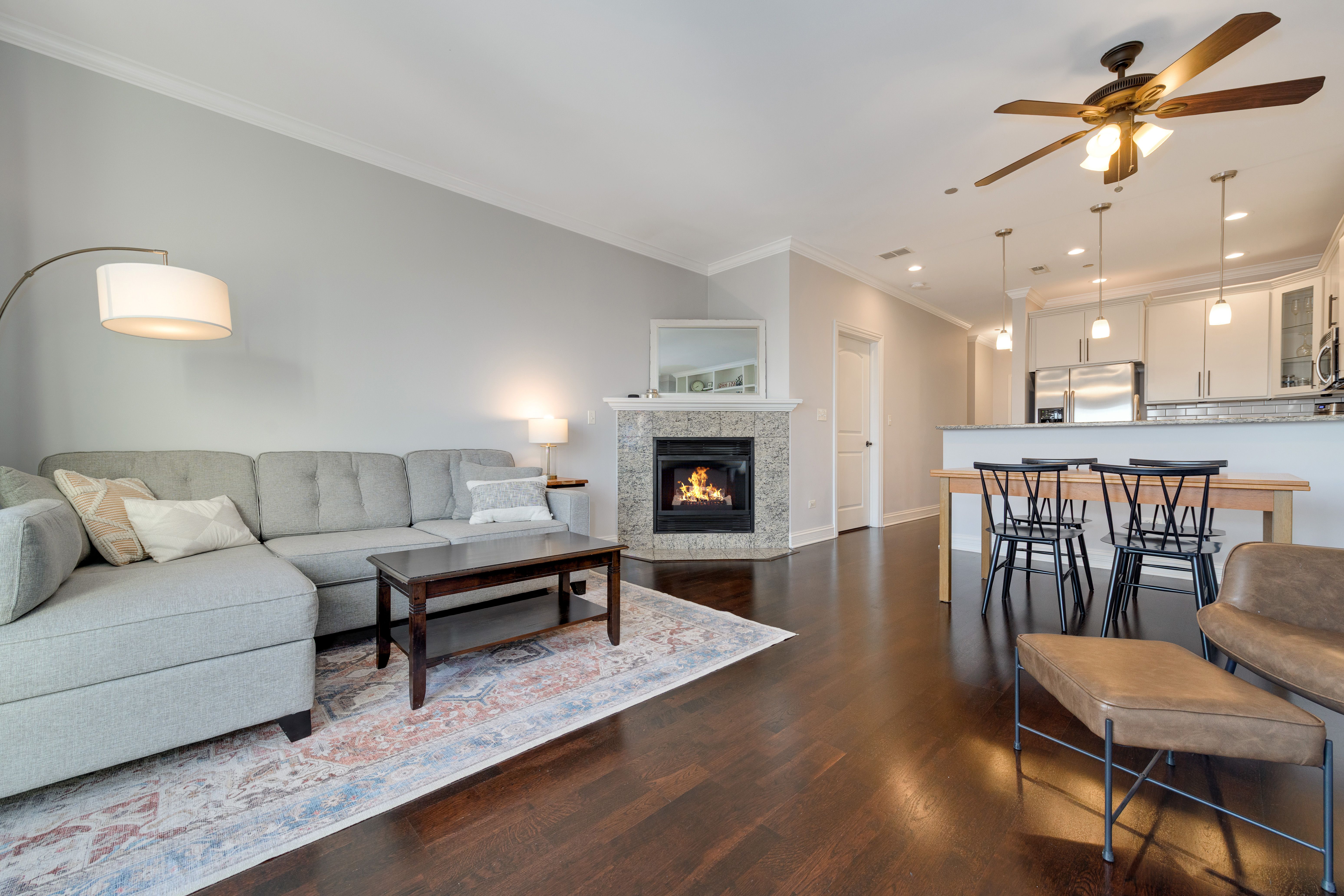 4950 N Western 4L 