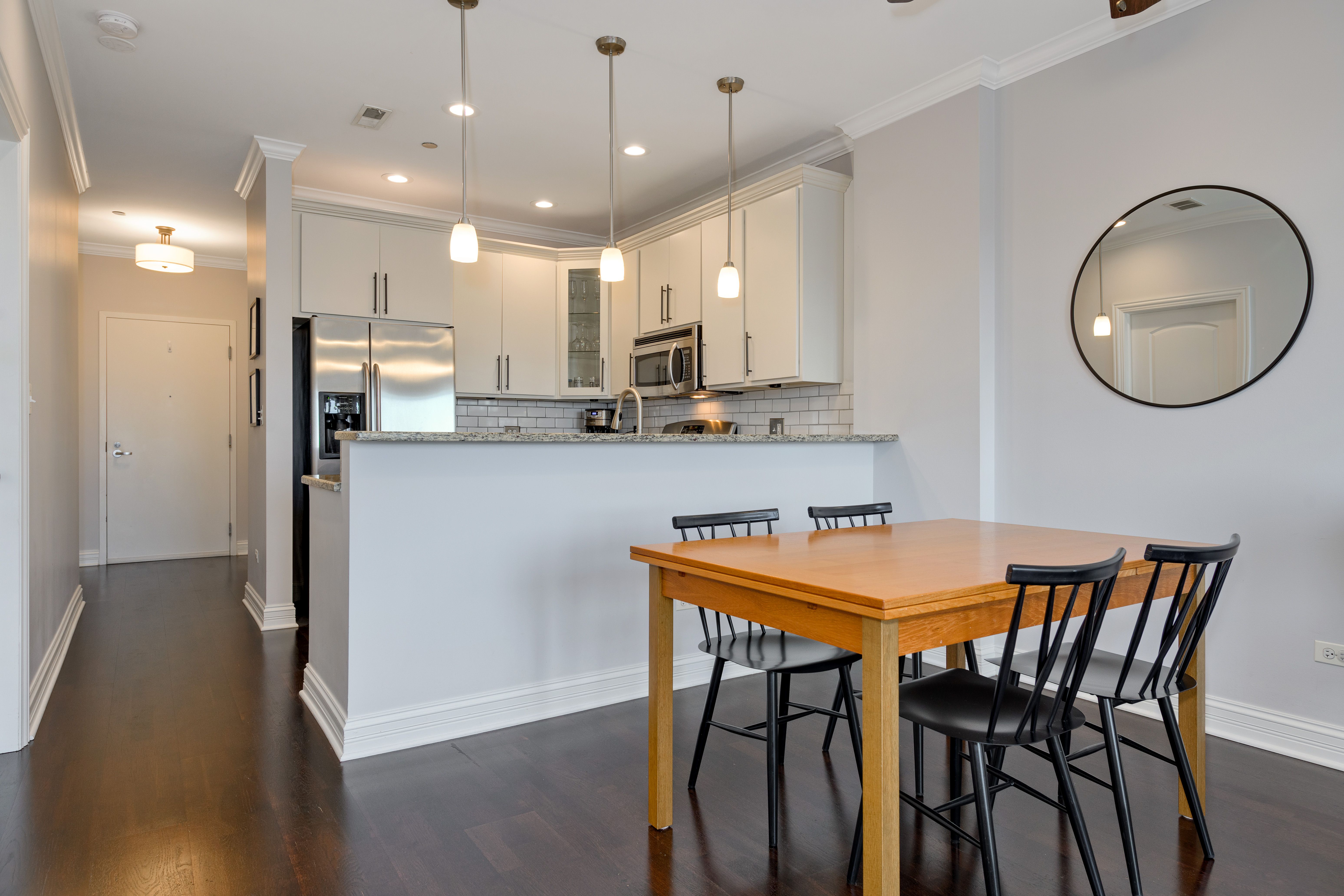 4950 N Western 4L 
