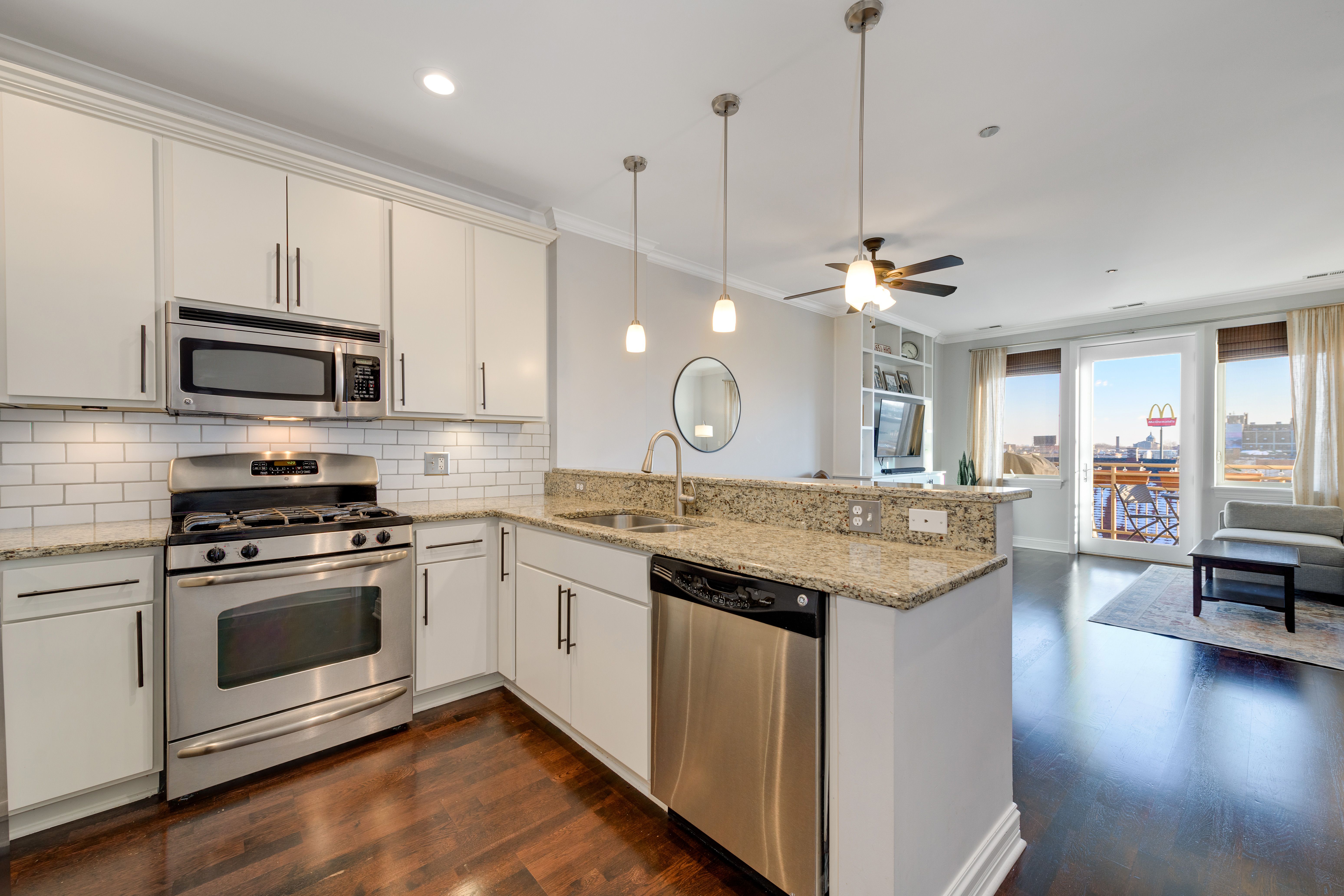 4950 N Western 4L 