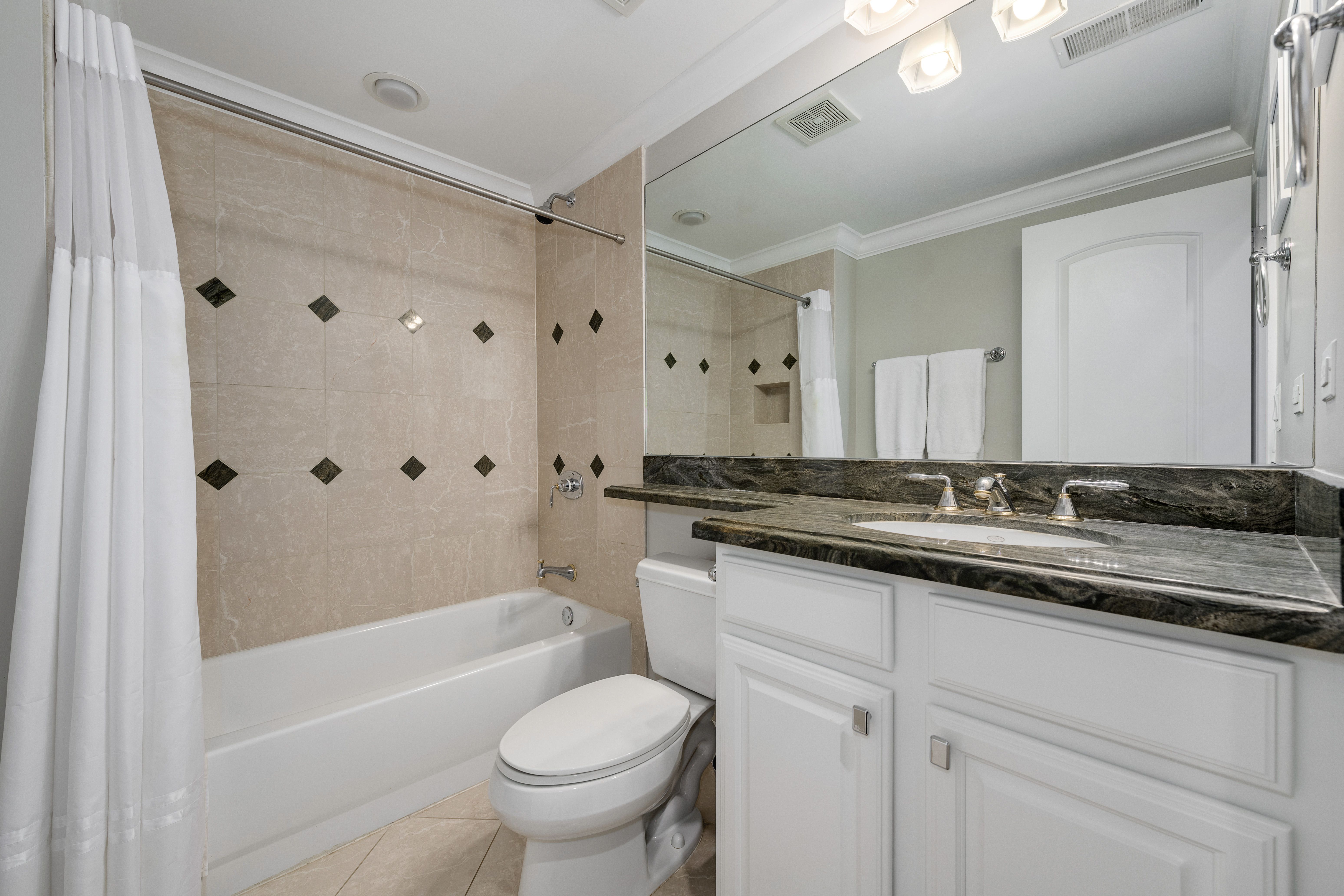 3247 N Kenmore 1N 