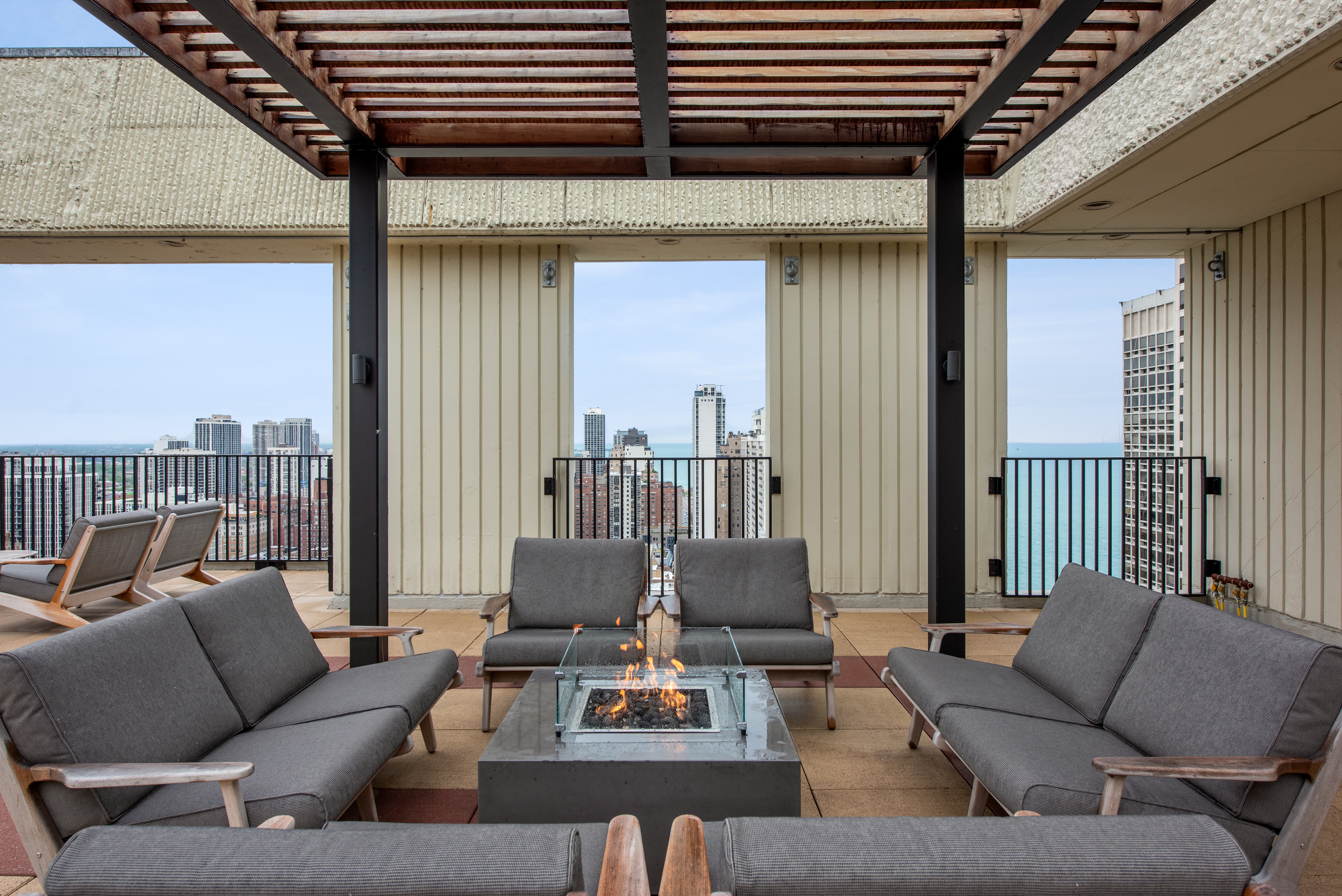 100 E Bellevue 28C 