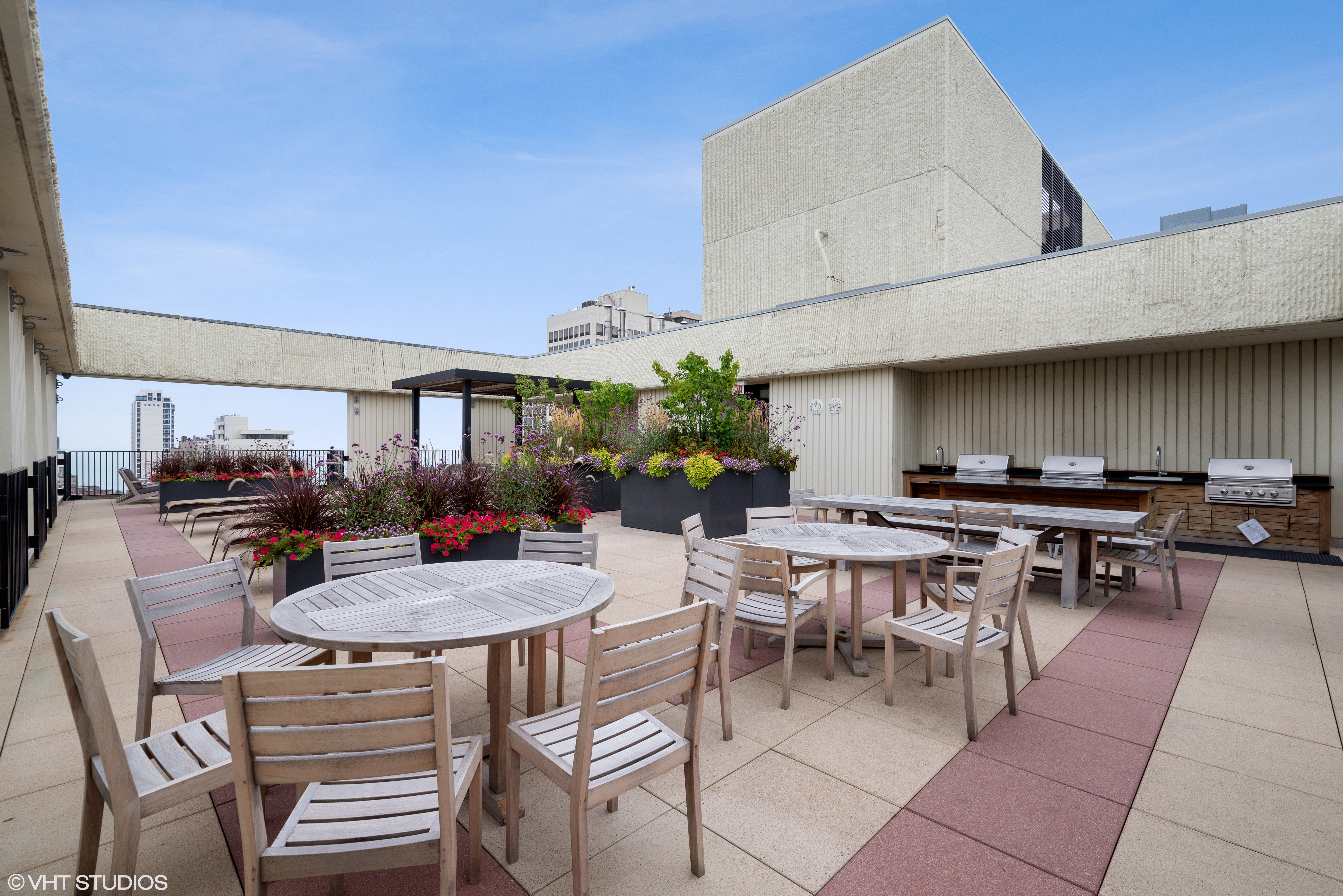 100 E Bellevue 28C 