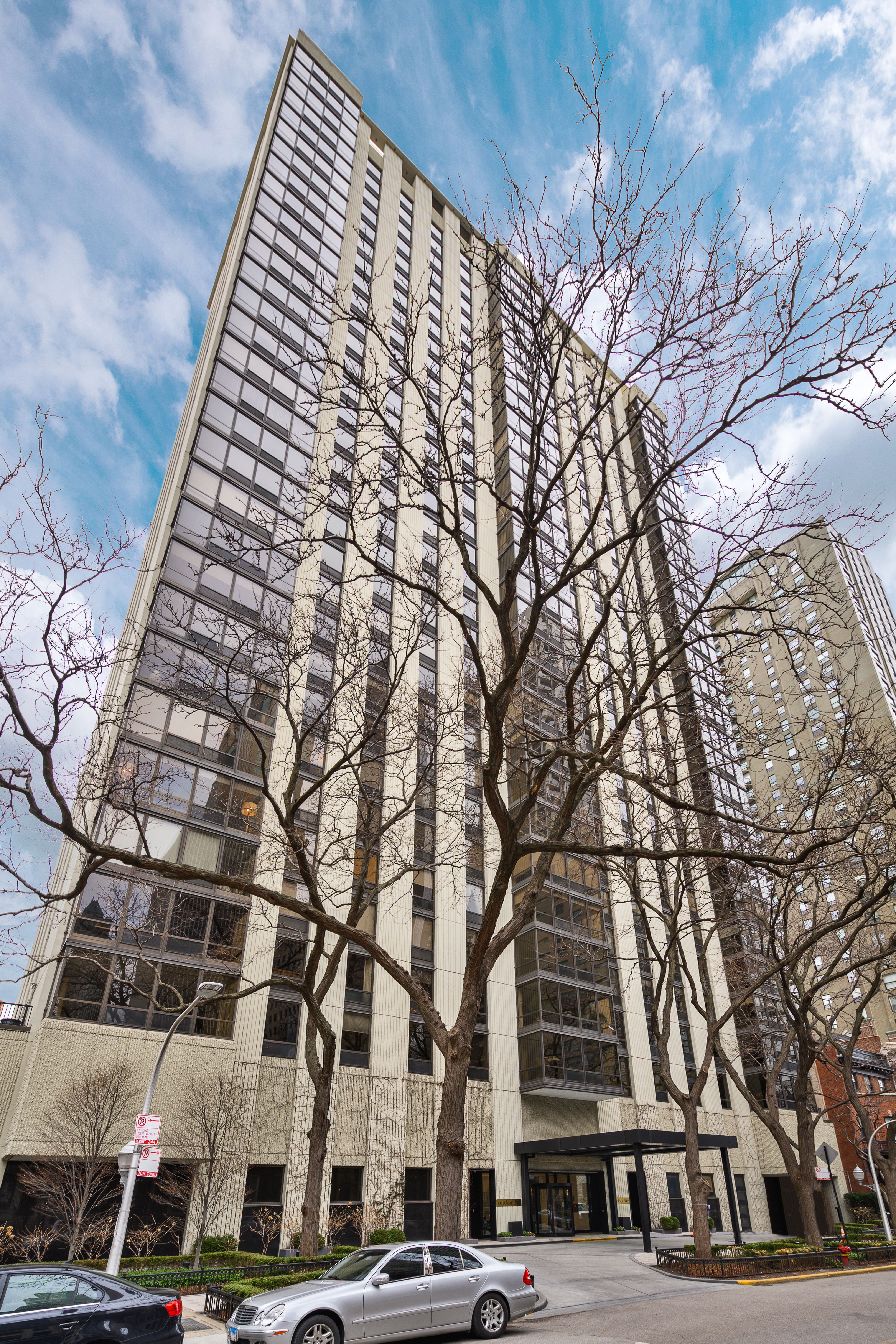 100 E Bellevue 28C 