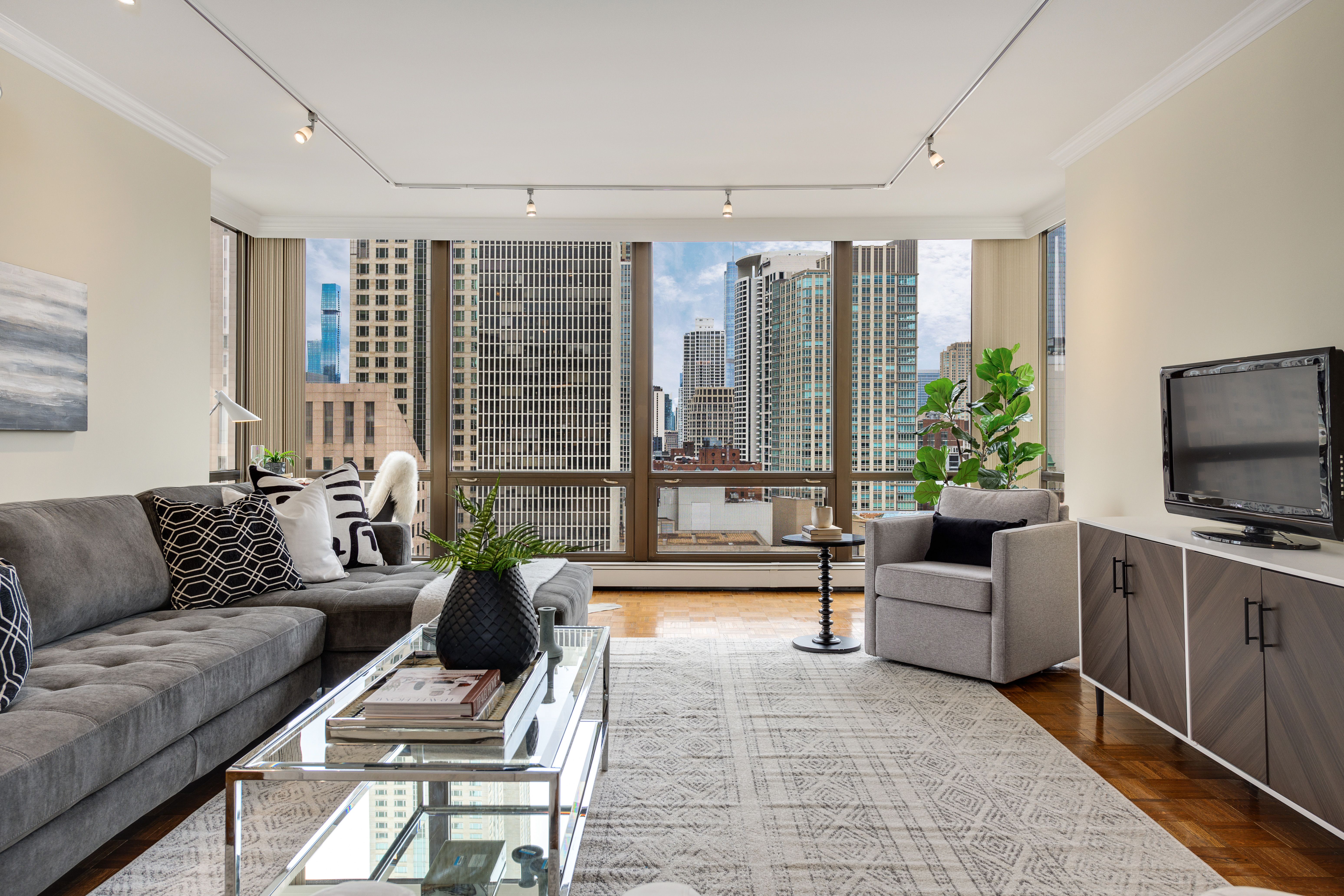 100 E Bellevue 28C 