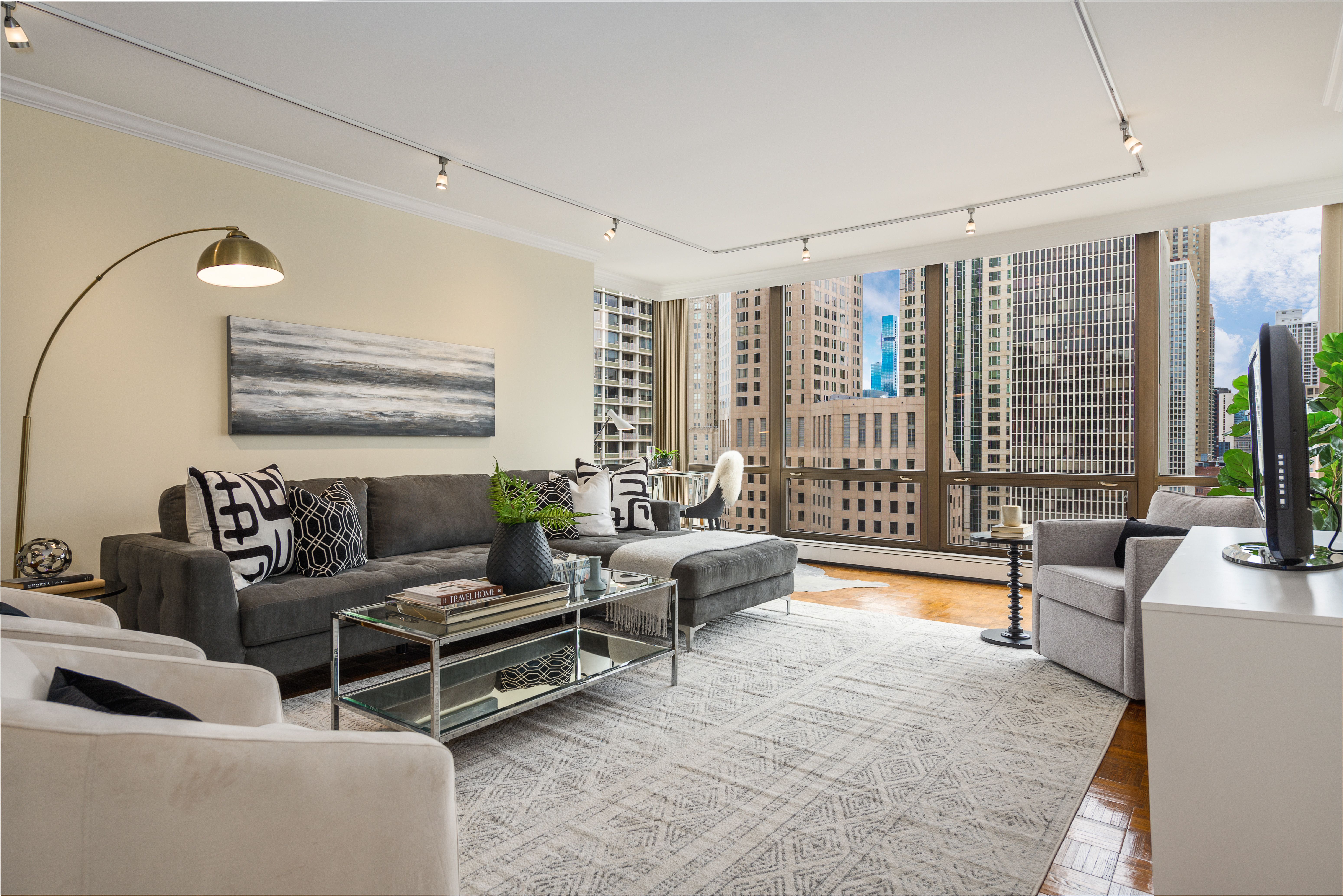 100 E Bellevue 28C 