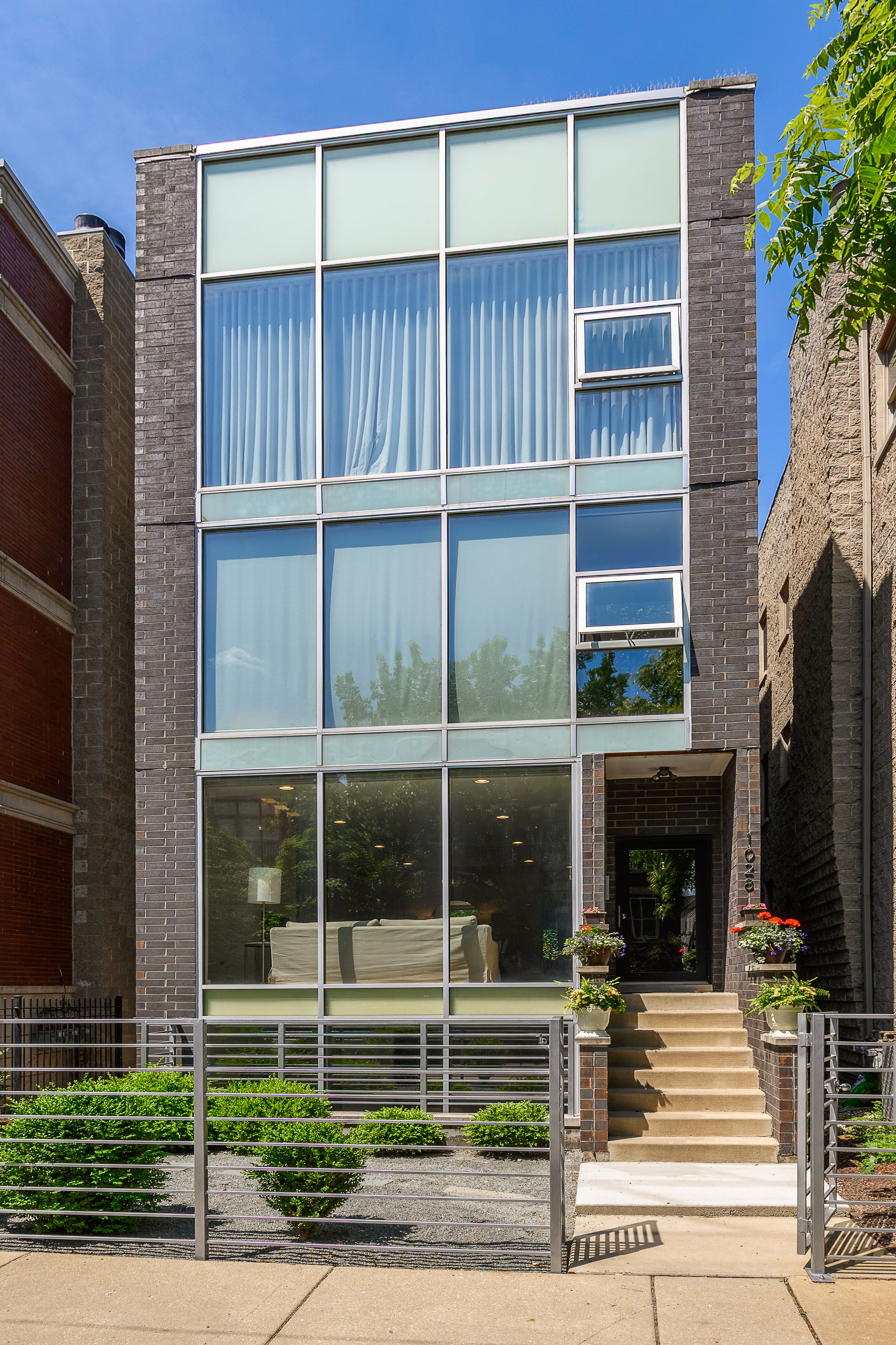 1028 N Hermitage 1 