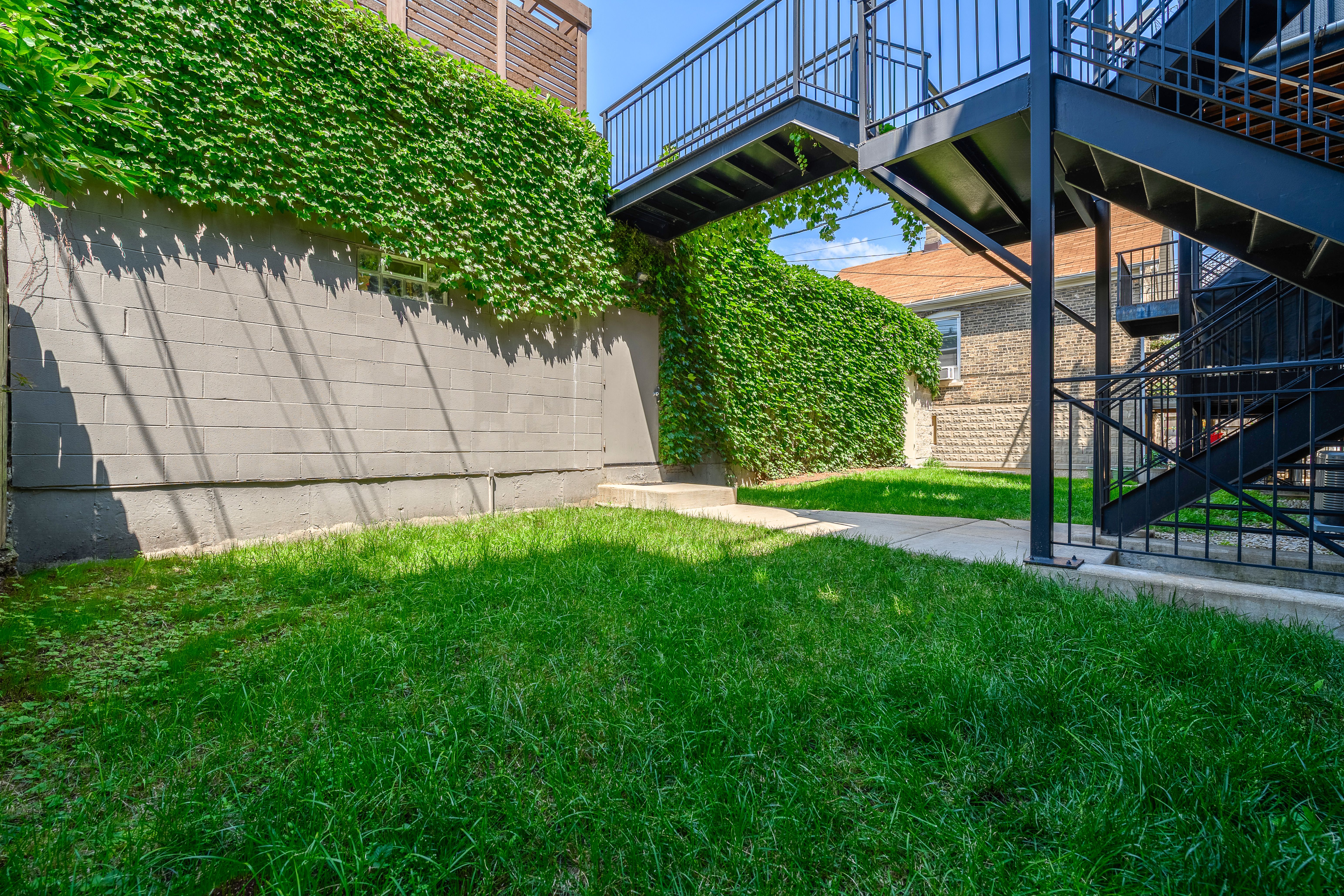 1028 N Hermitage 1 