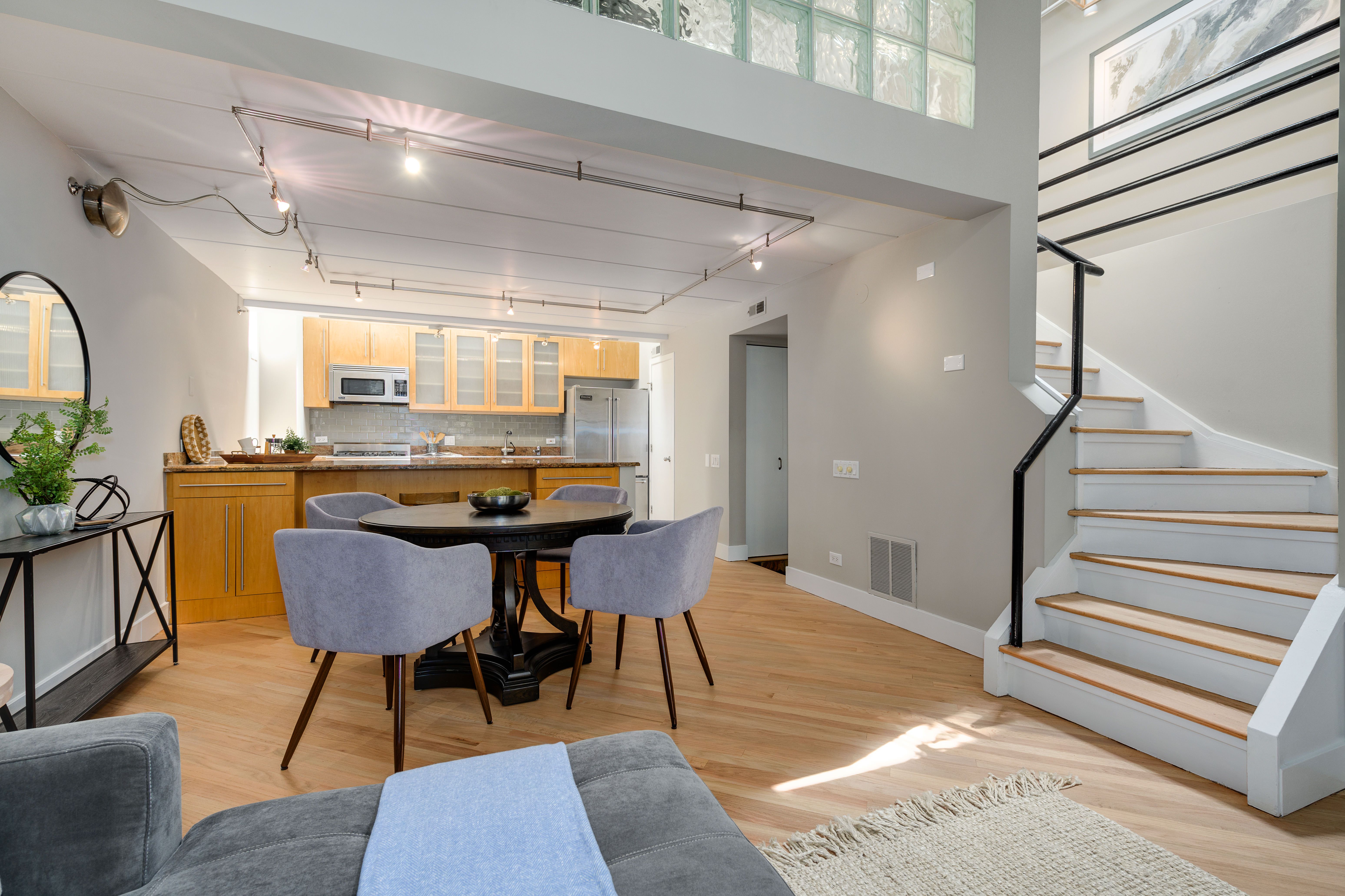 1300 W Altgeld 132 