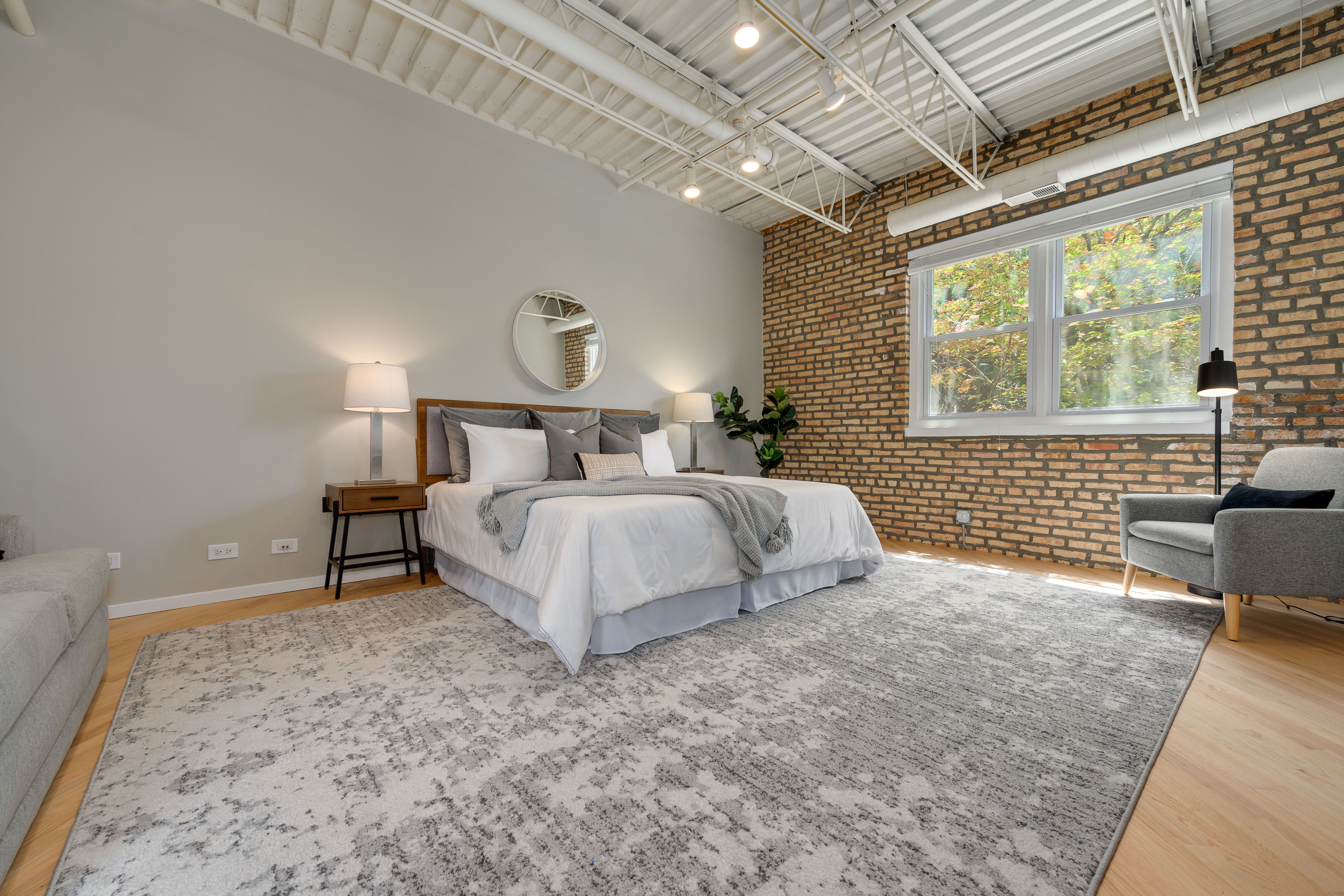 1300 W Altgeld 132 