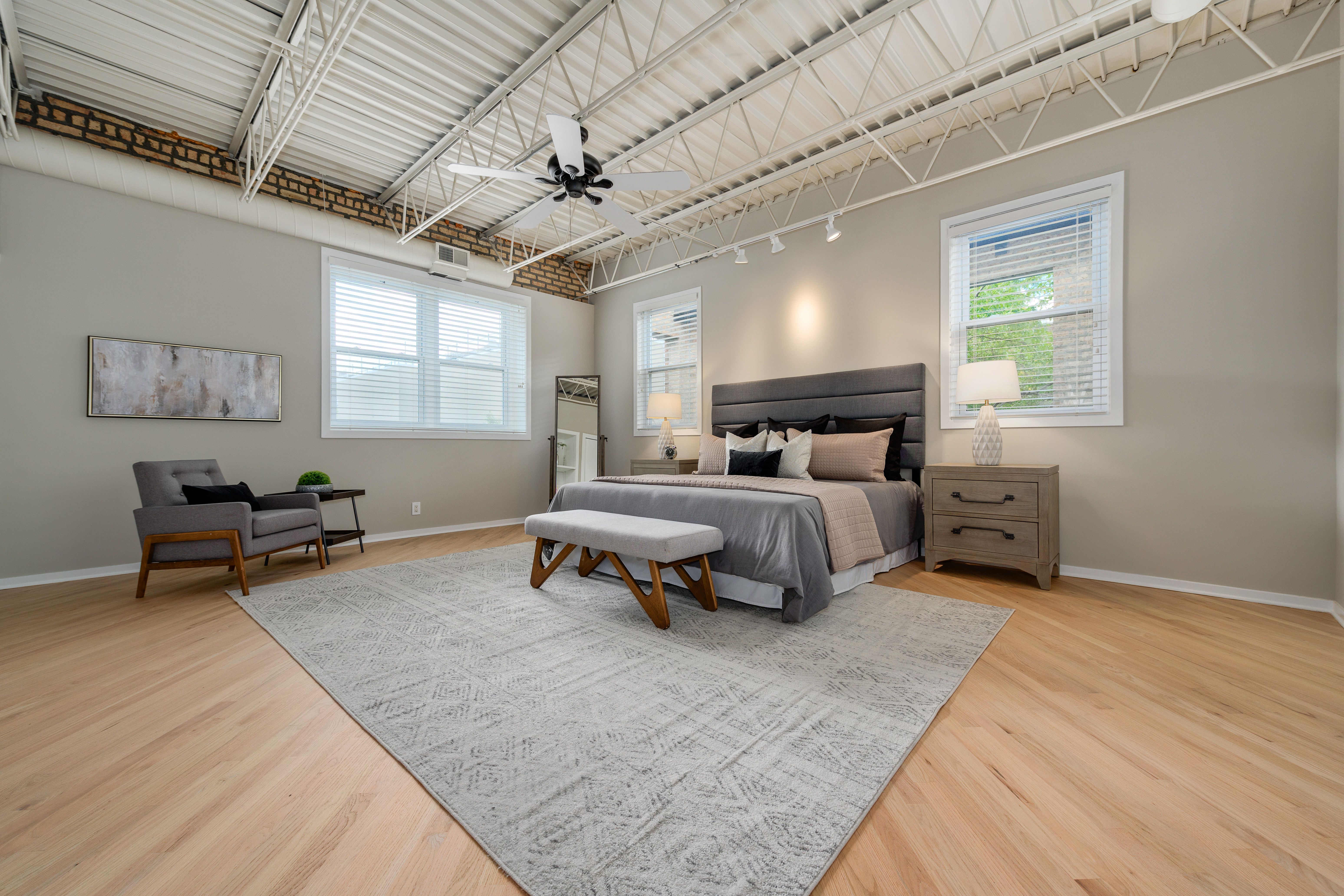 1300 W Altgeld 132 