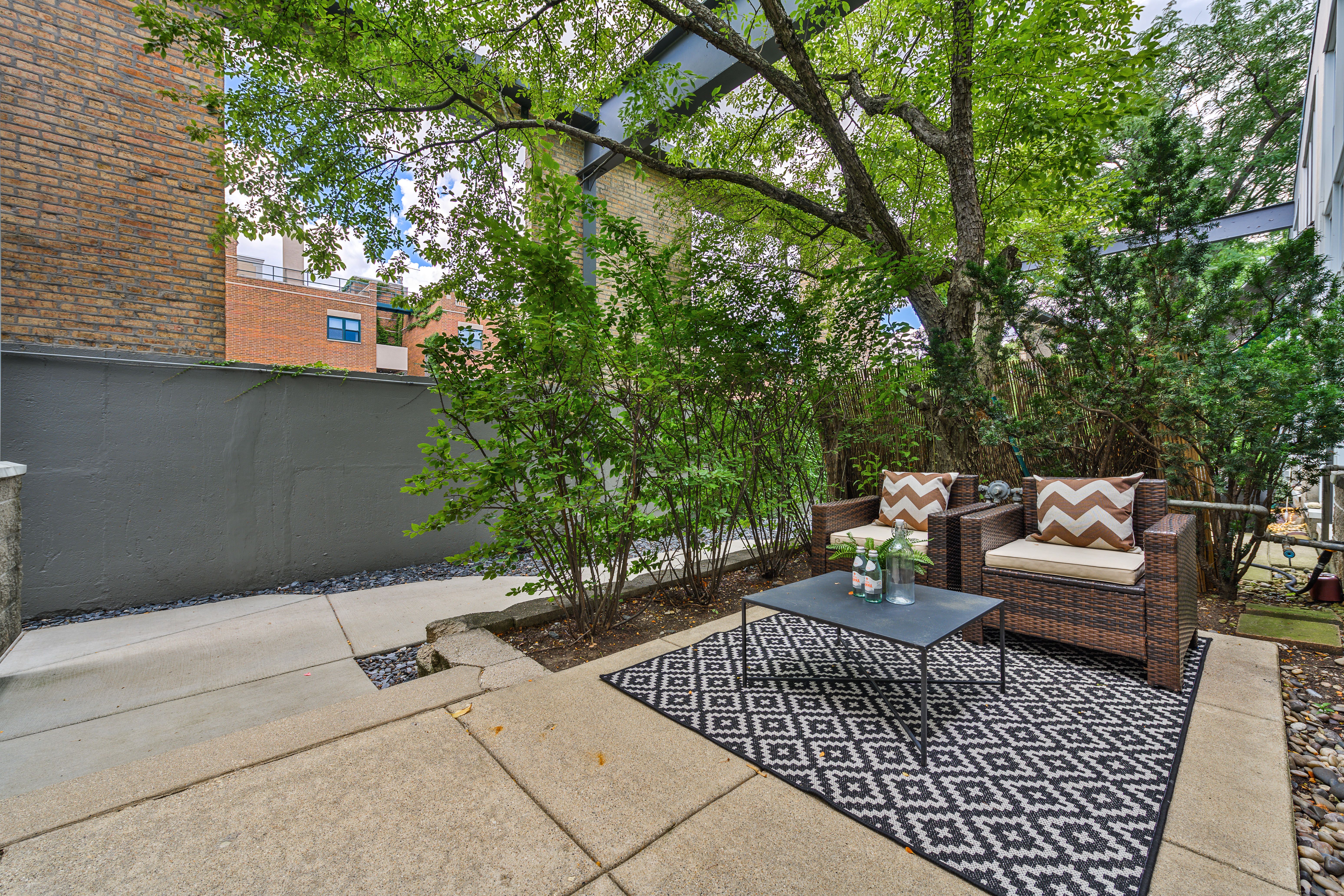 1300 W Altgeld 132 