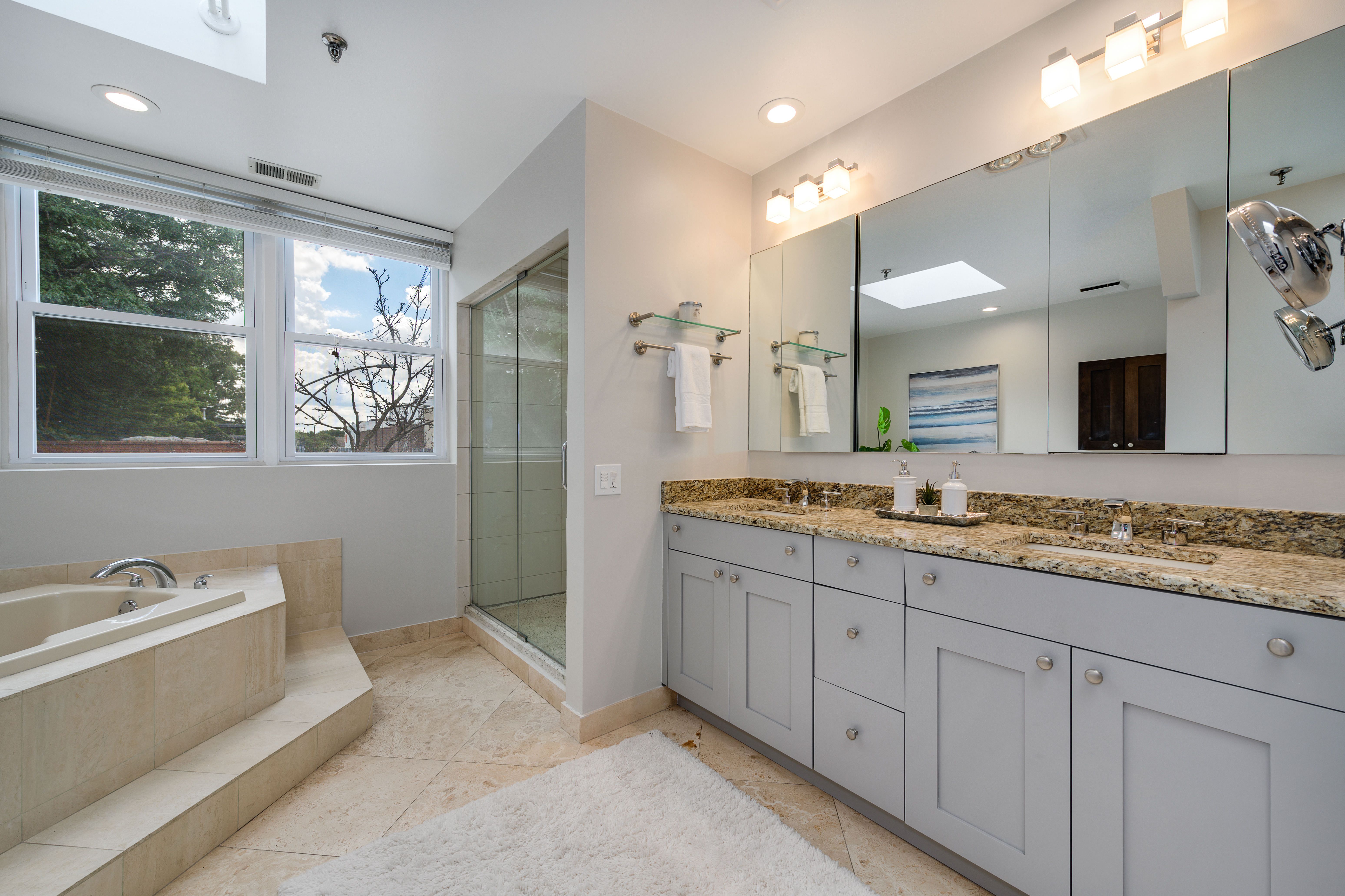 1300 W Altgeld 132 