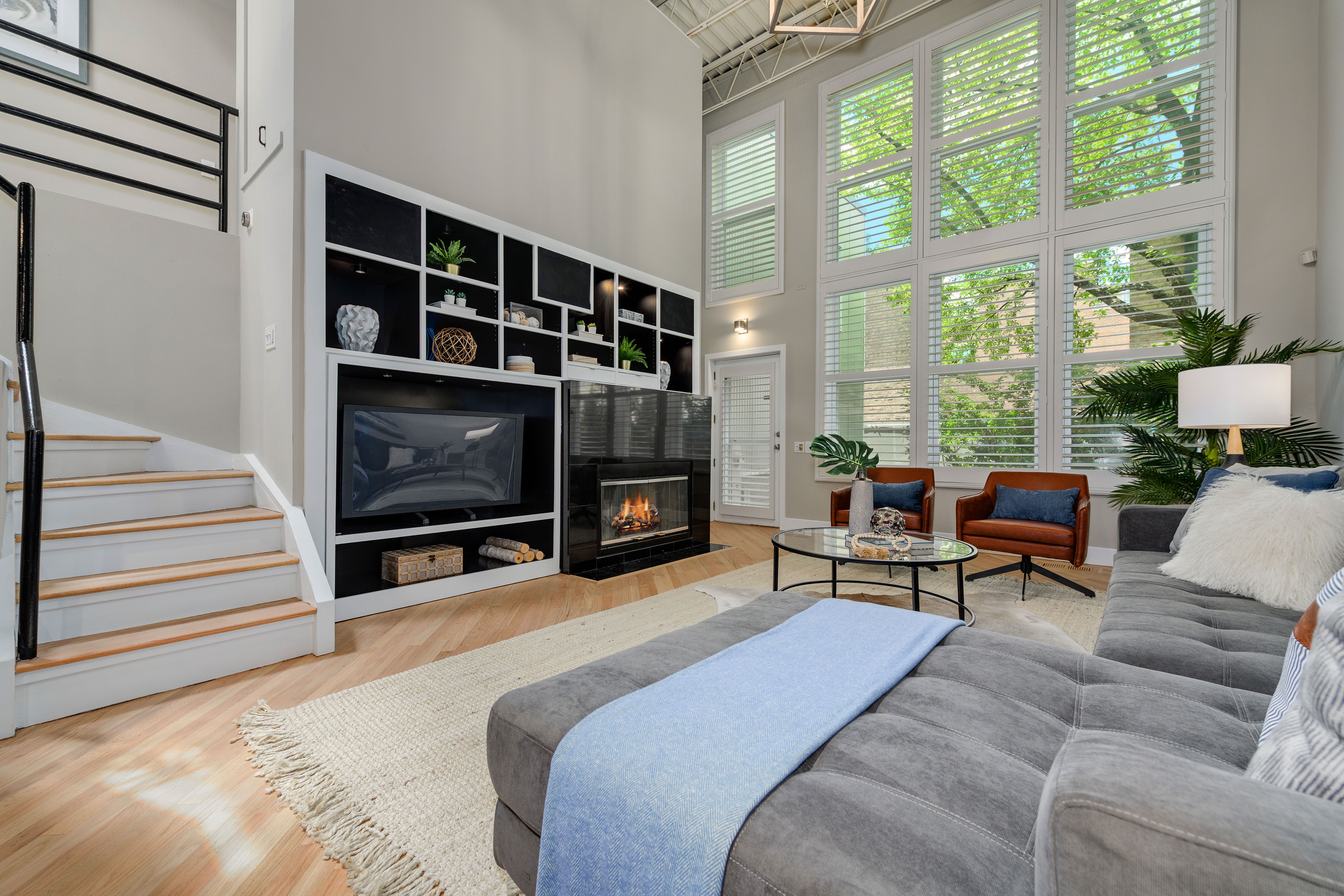 1300 W Altgeld 132 