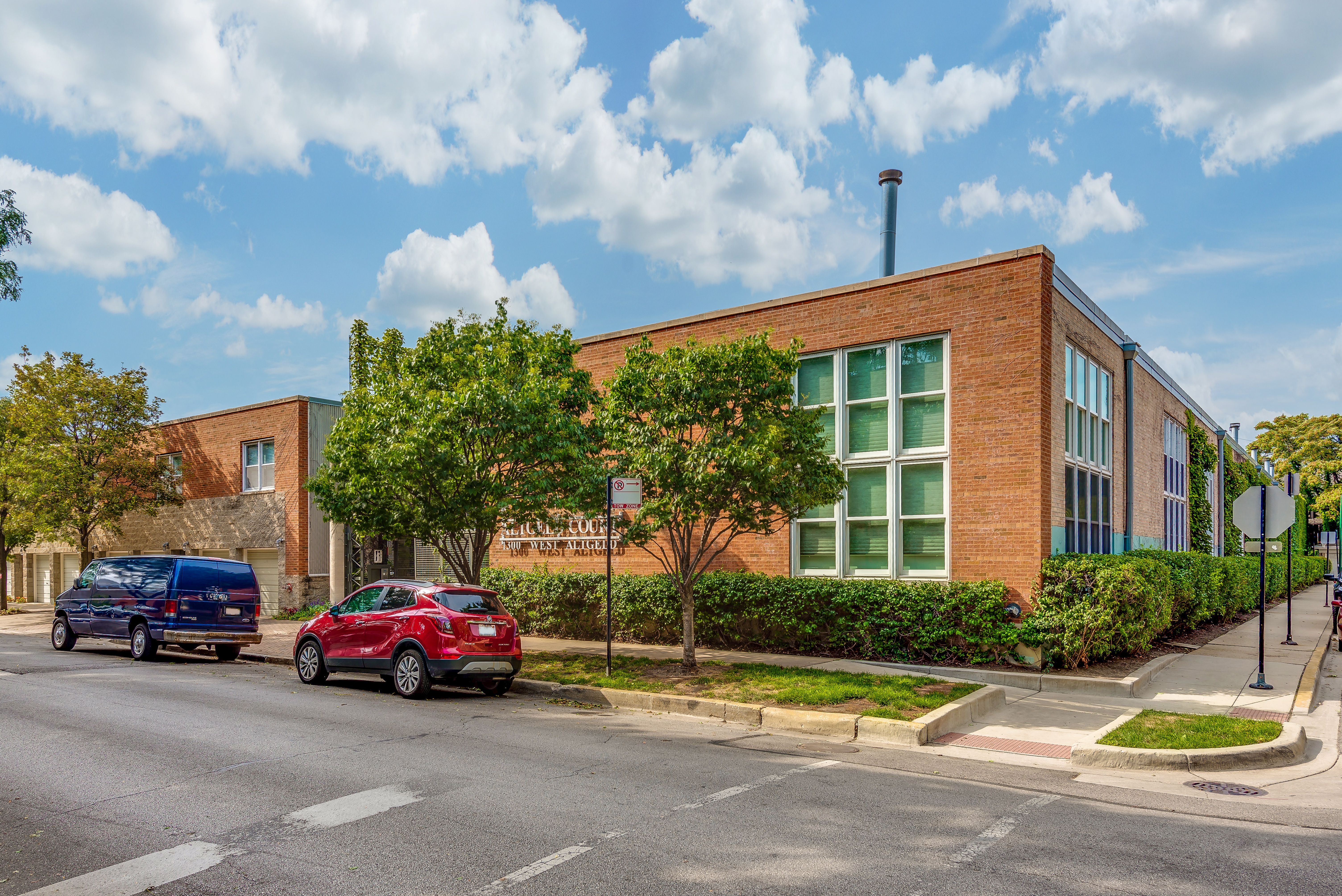 1300 W Altgeld 132 
