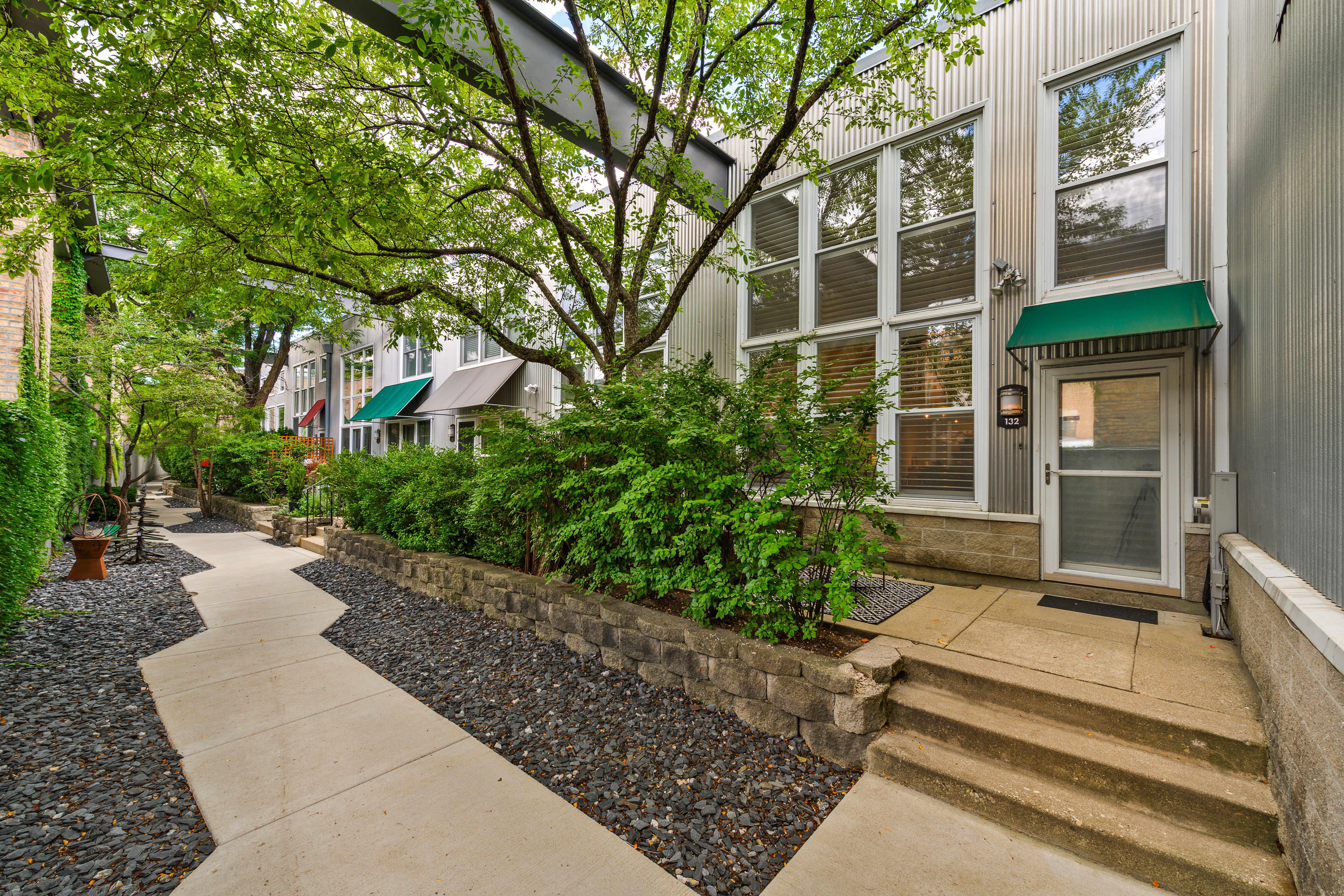 1300 W Altgeld 132 