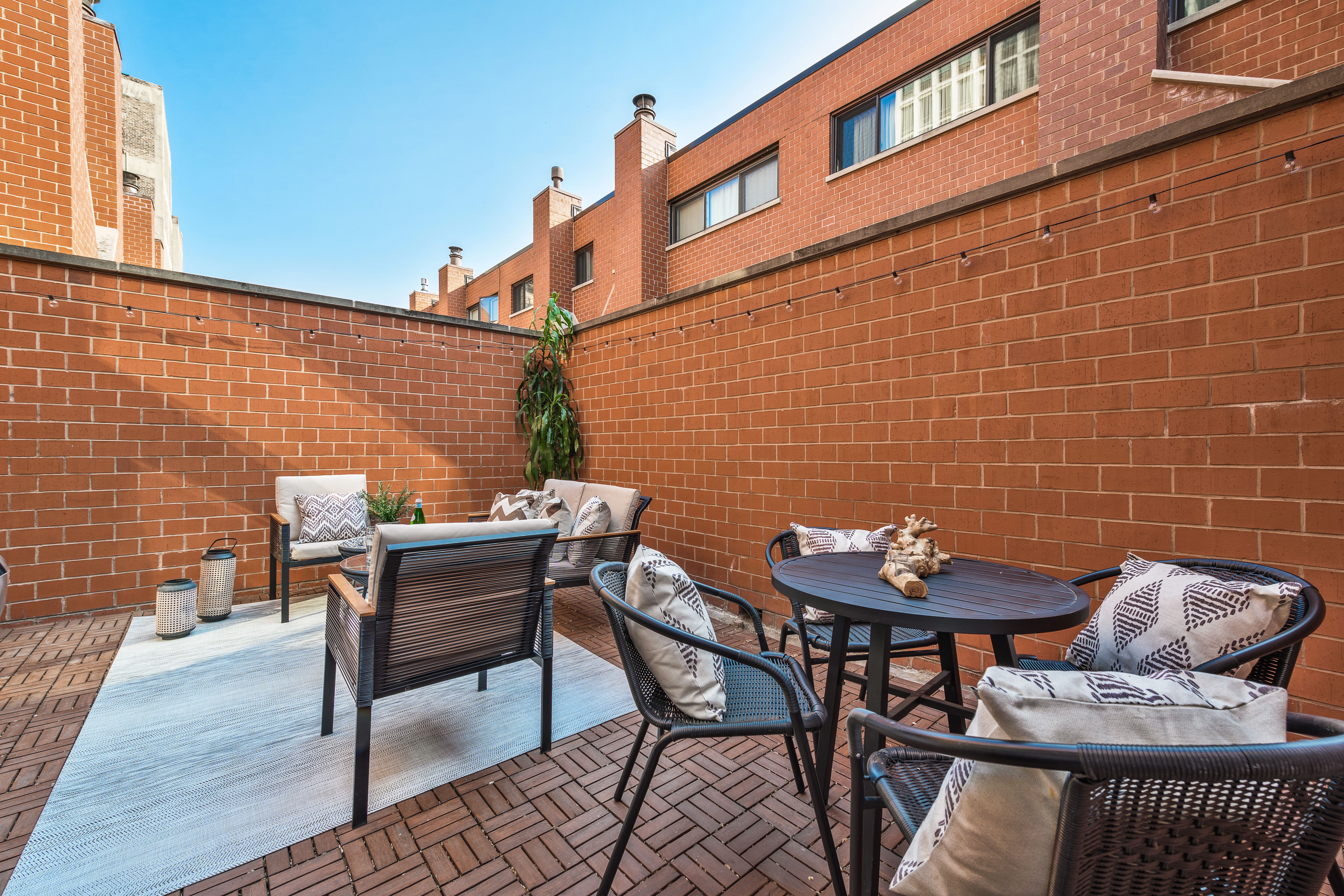 725 West Waveland B 