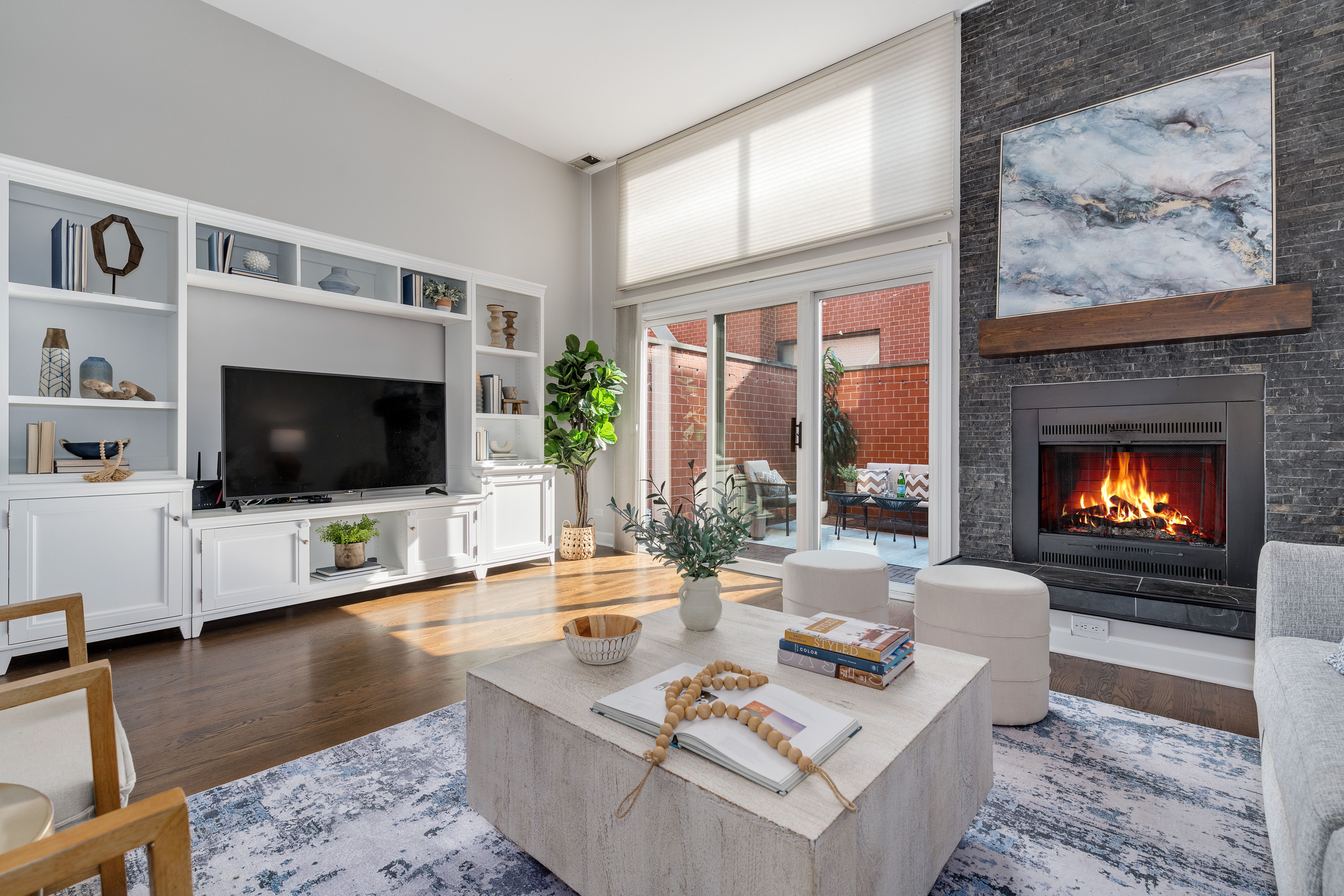725 West Waveland B 