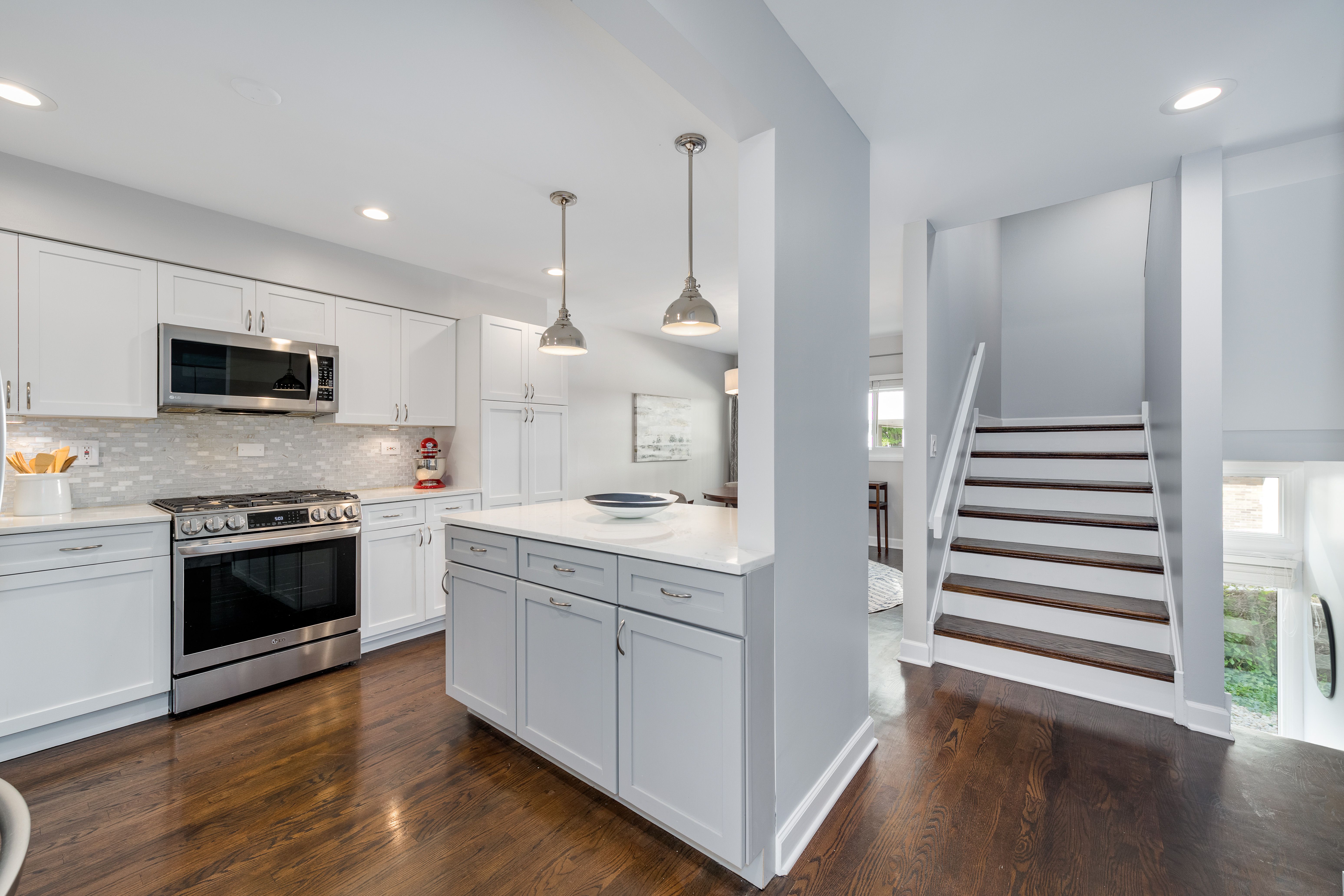725 West Waveland B 