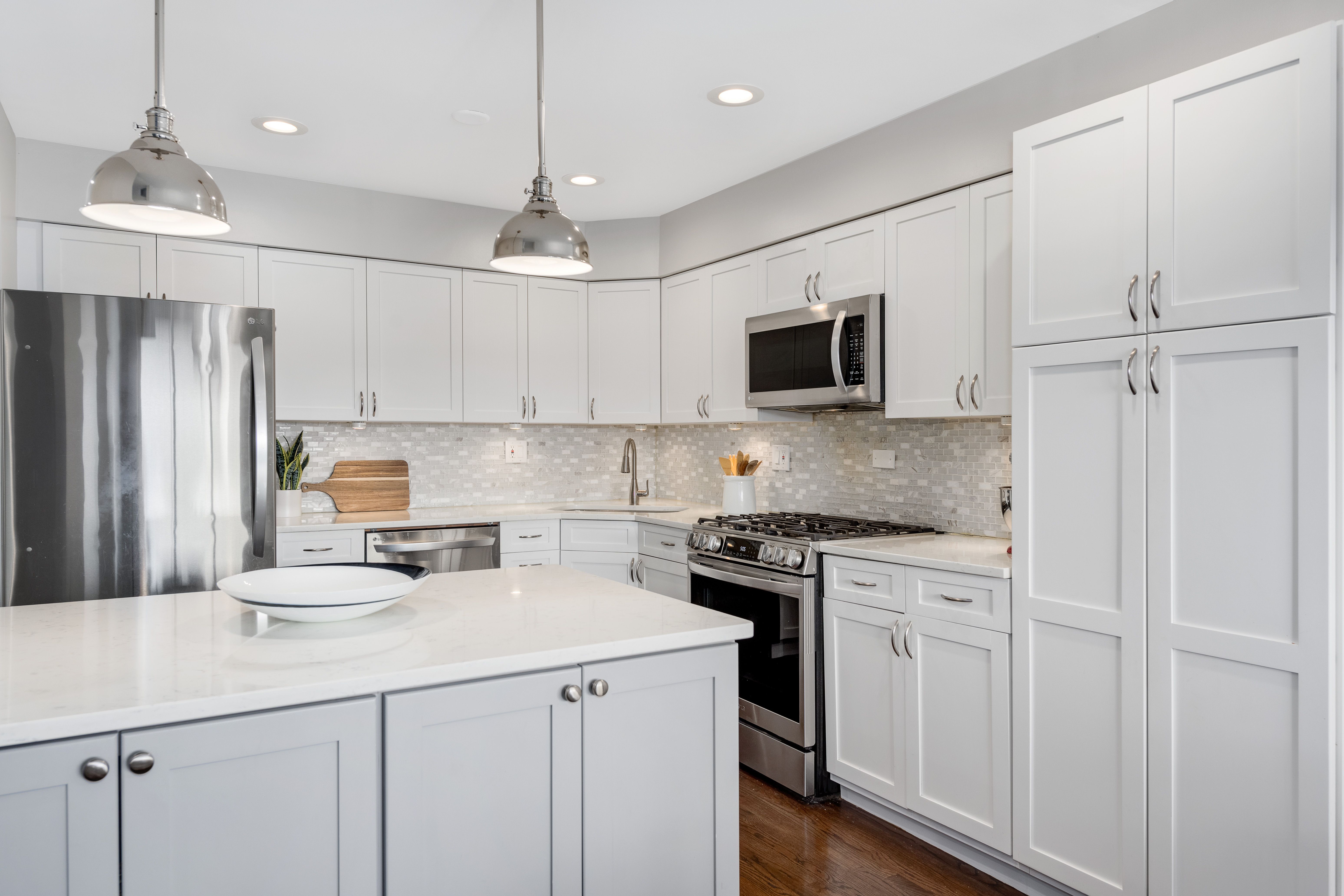 725 West Waveland B 