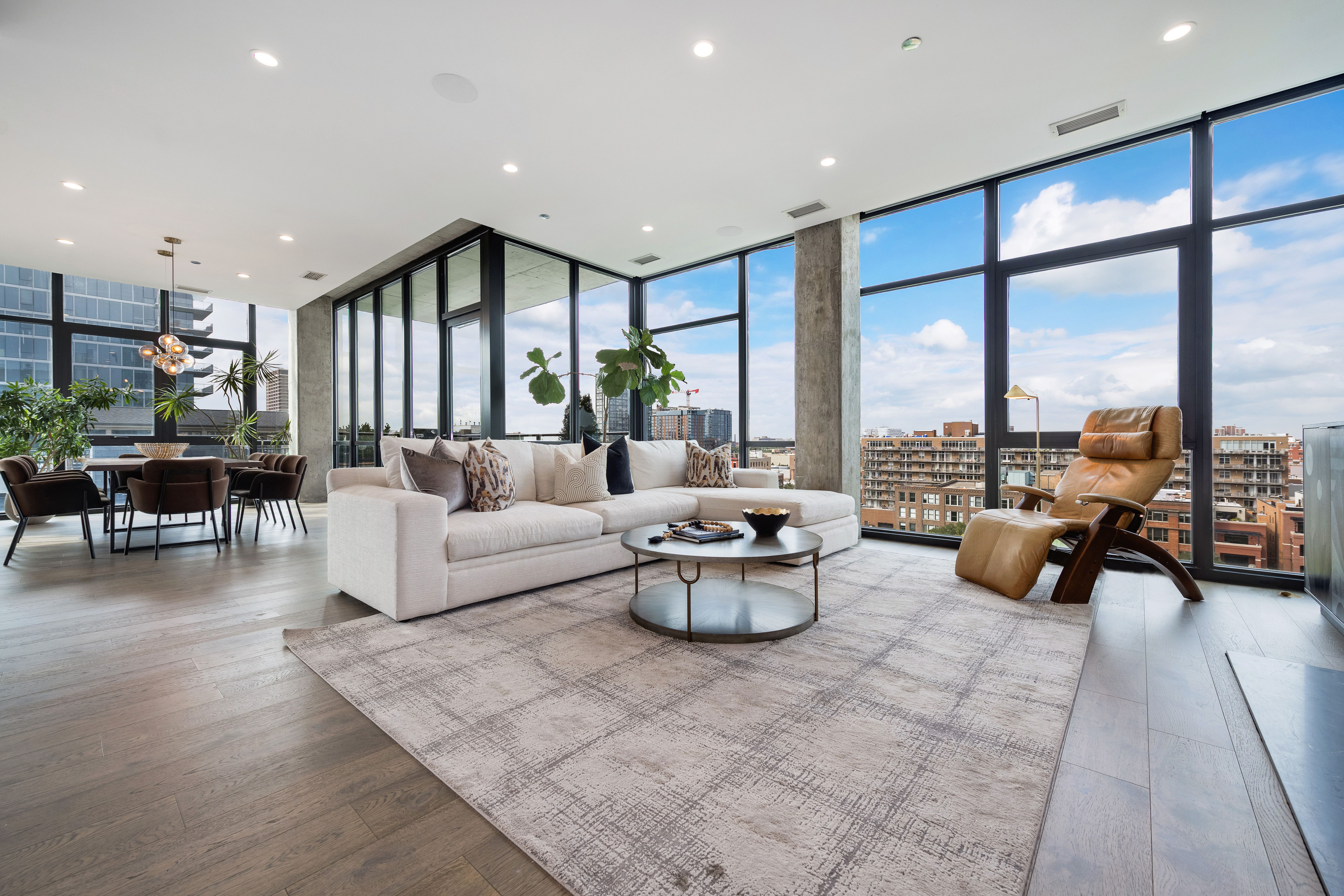 111 S Peoria PH08 