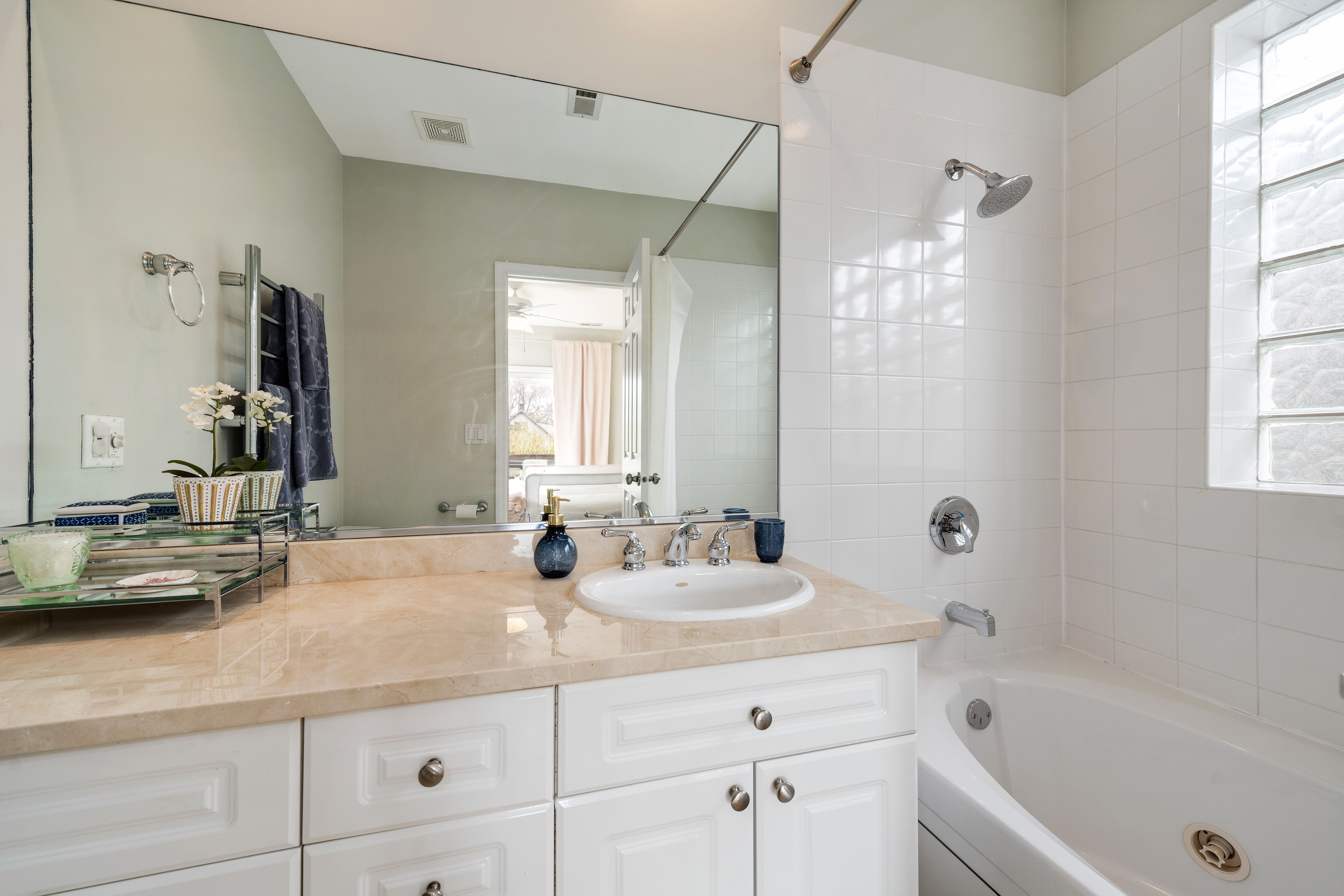 1125 W Wrightwood 3E 