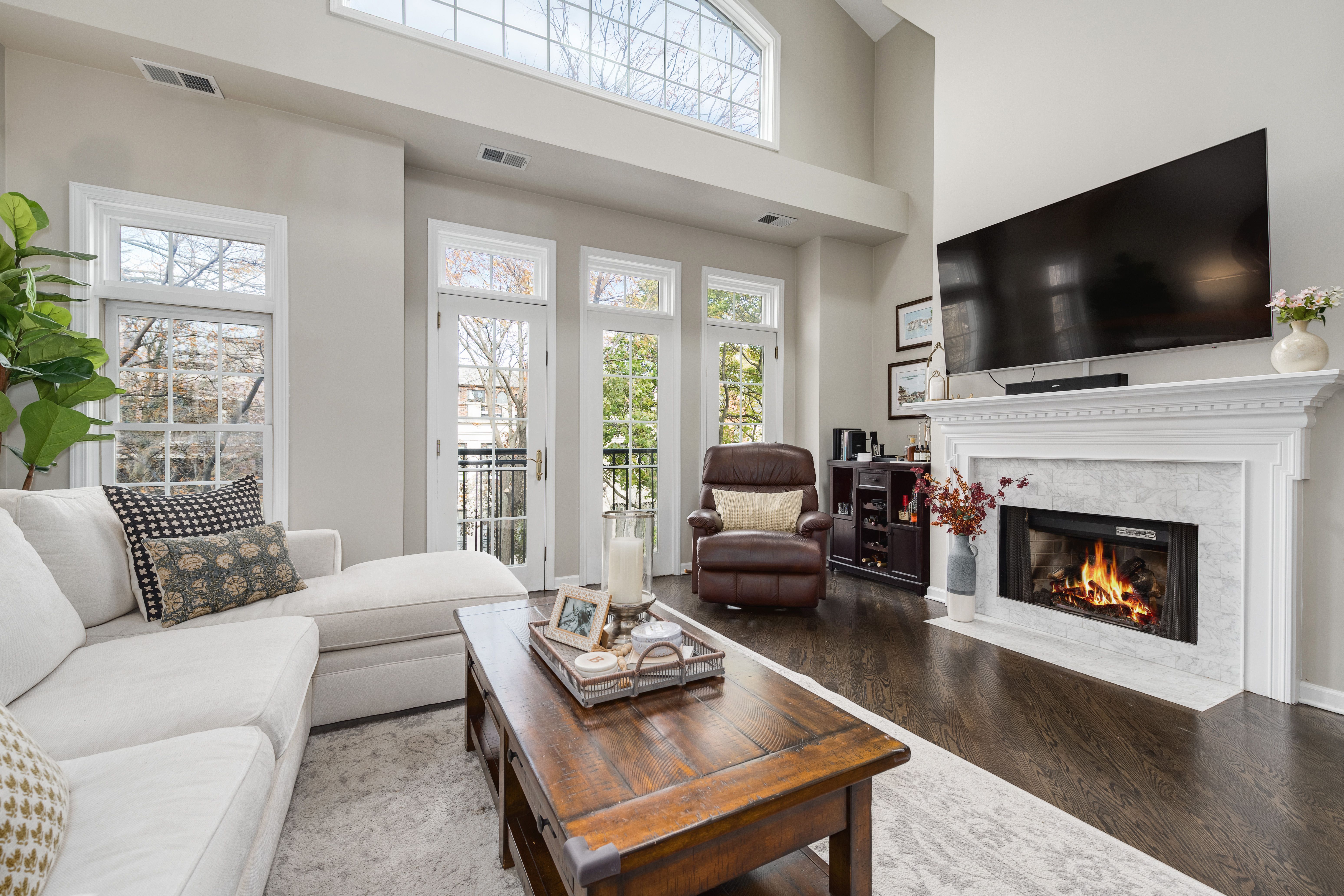 1125 W Wrightwood 3E 