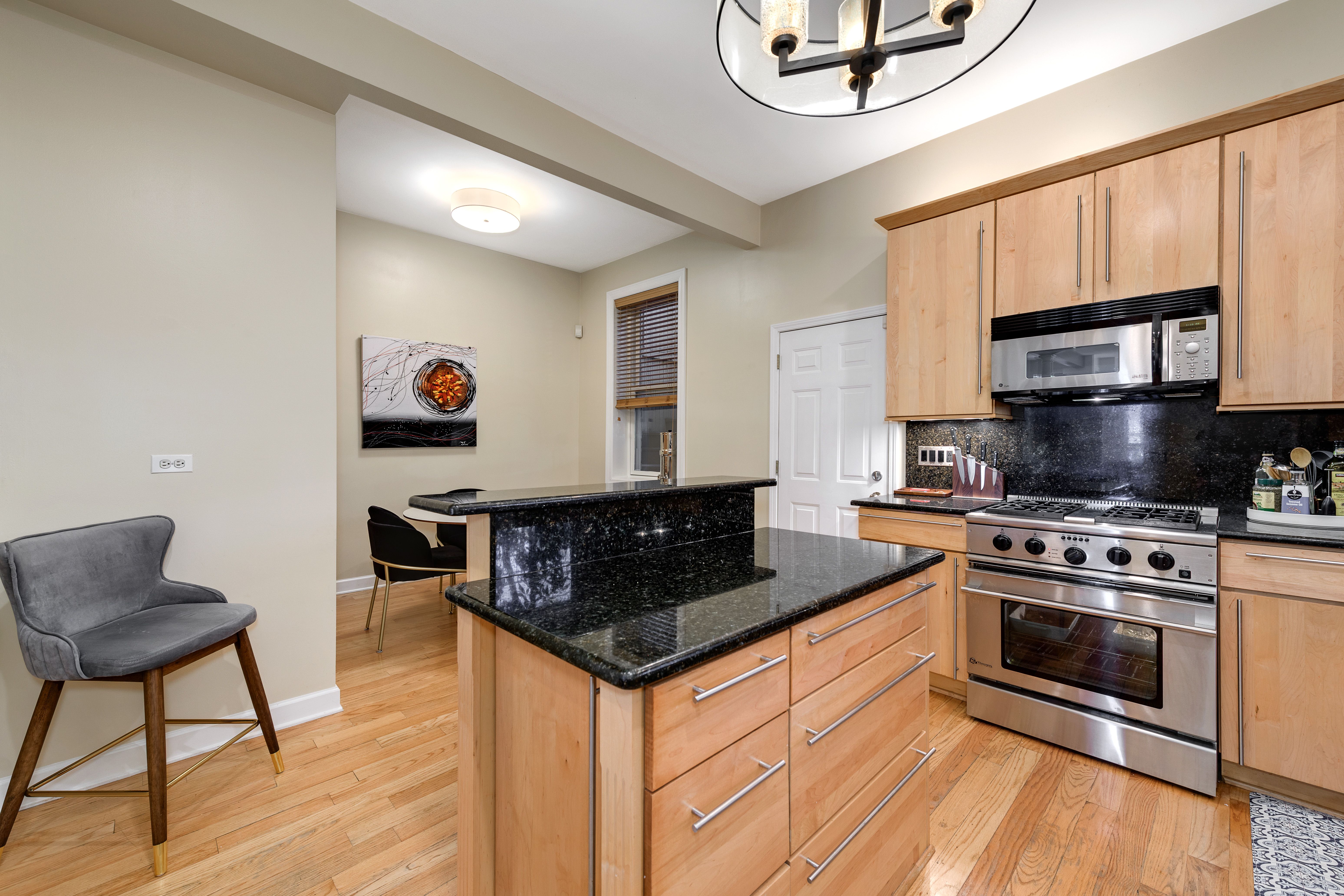 2038 W Huron 