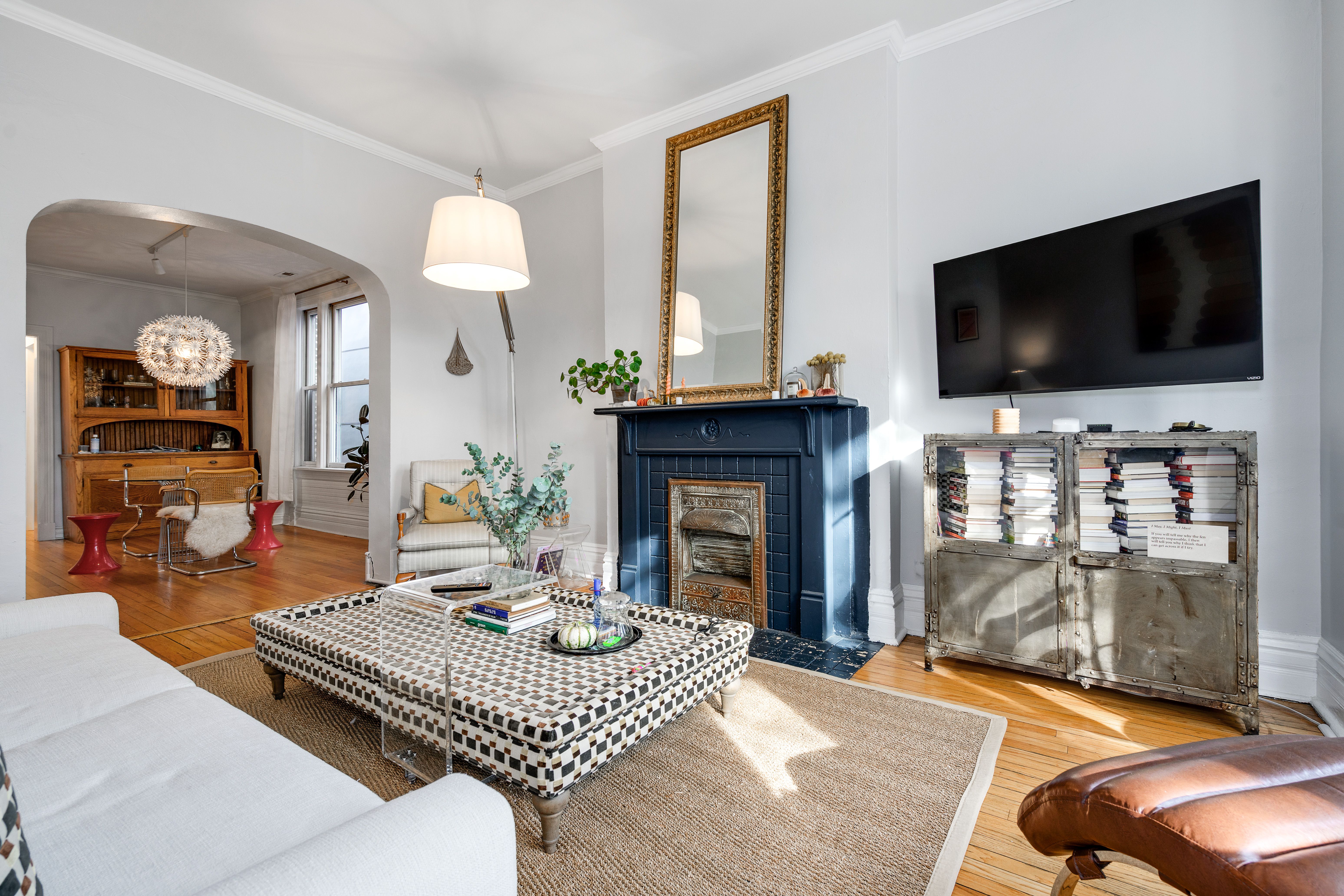2038 W Huron 