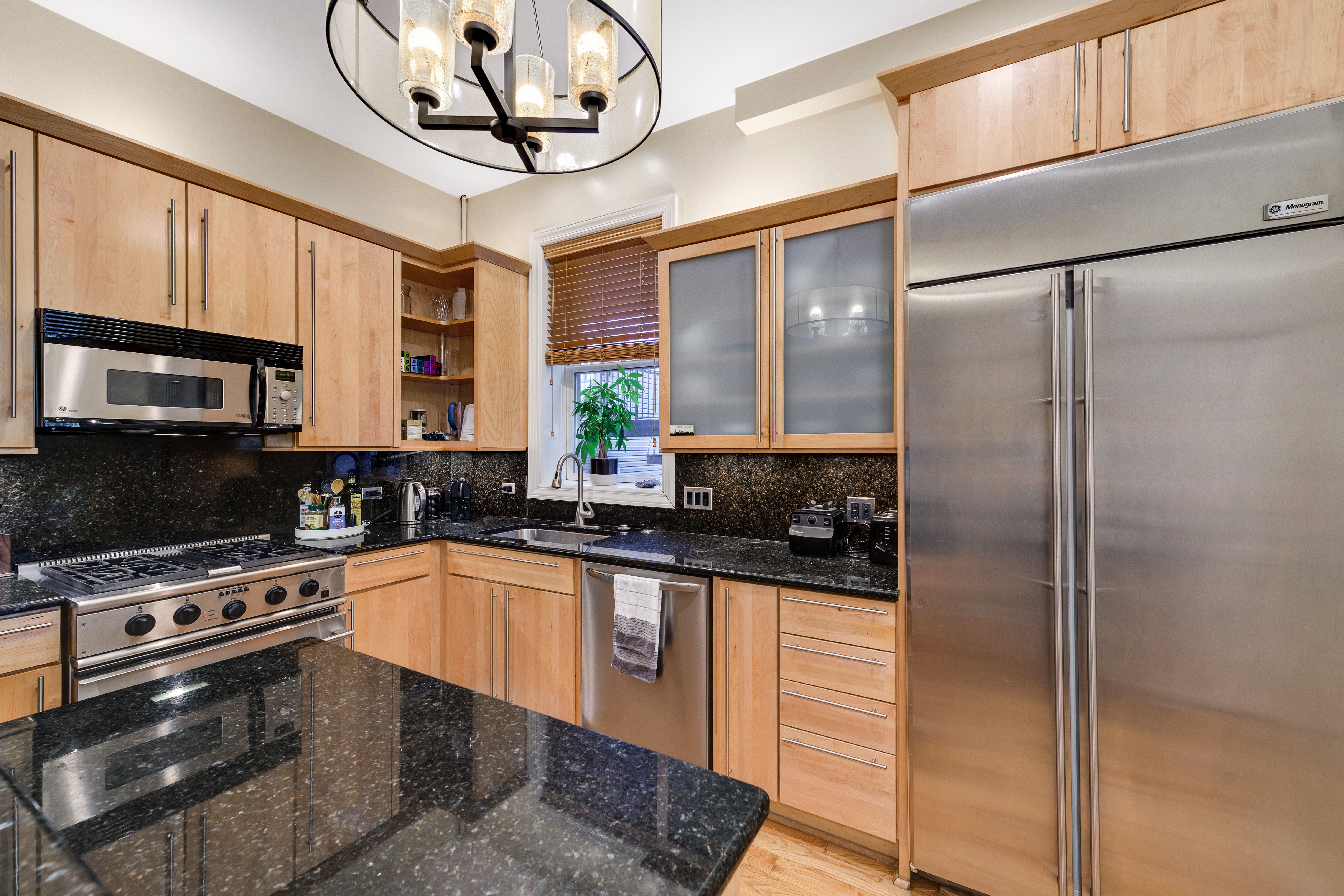 2038 W Huron 