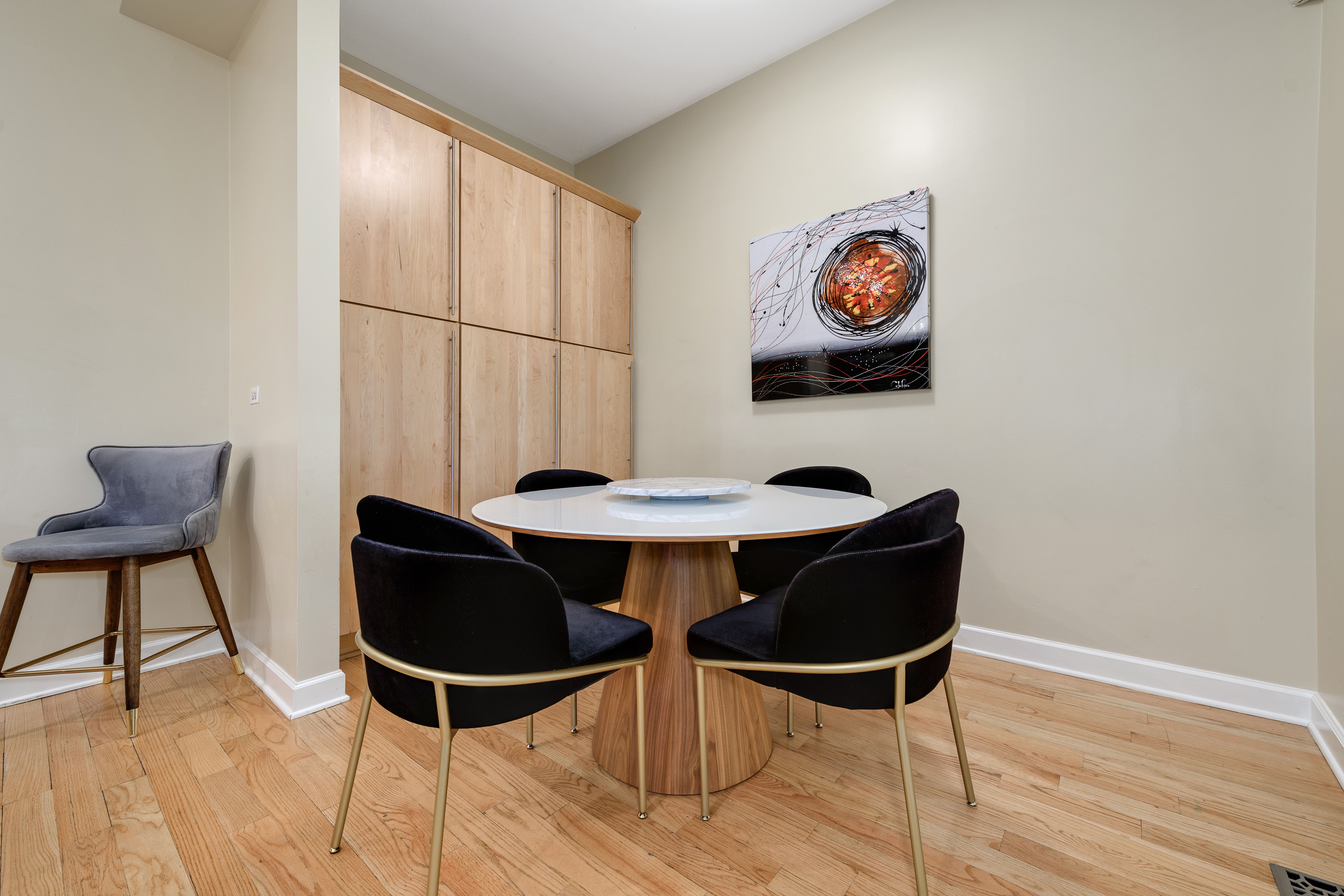 2038 W Huron 