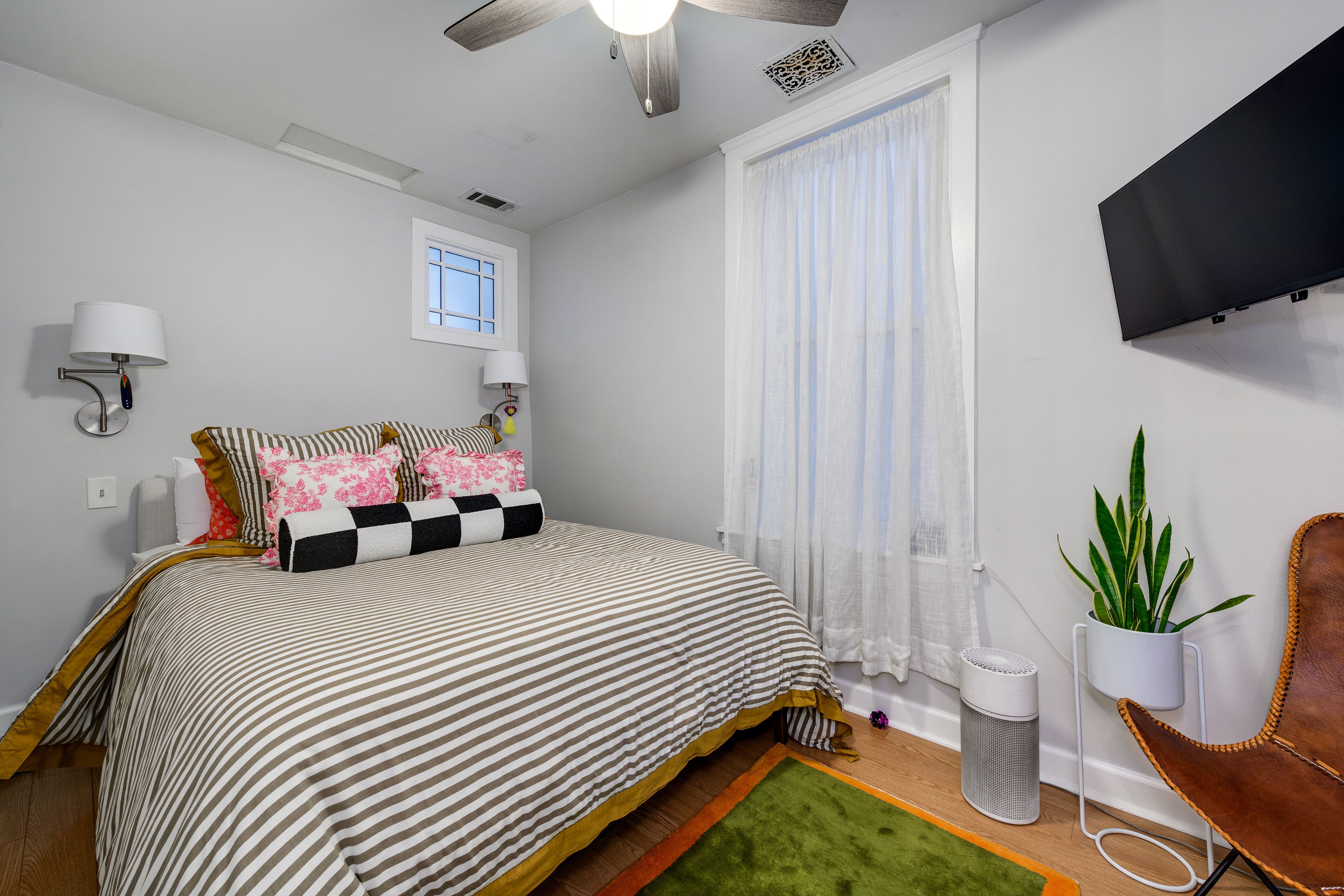 2038 W Huron 