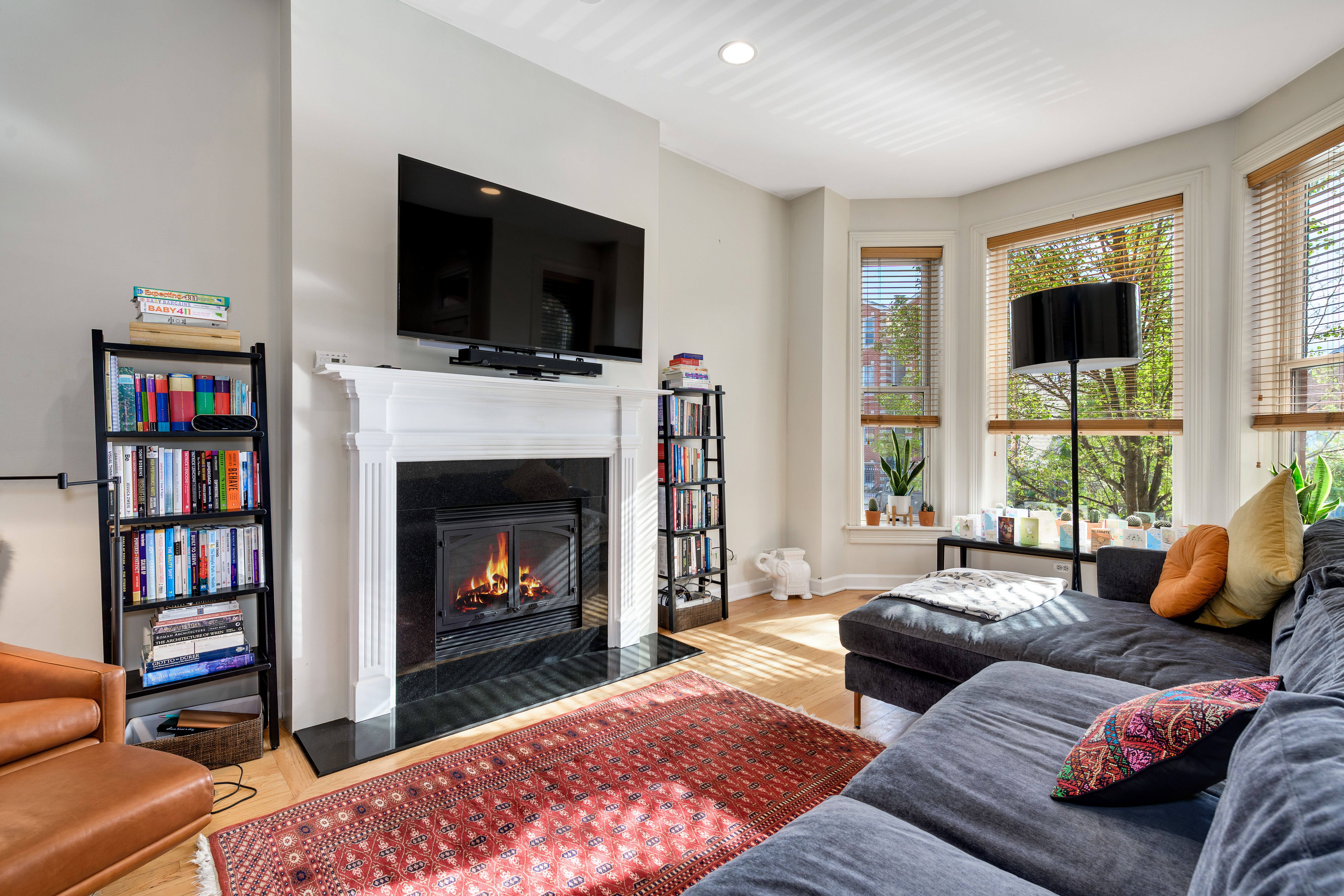 2038 W Huron 