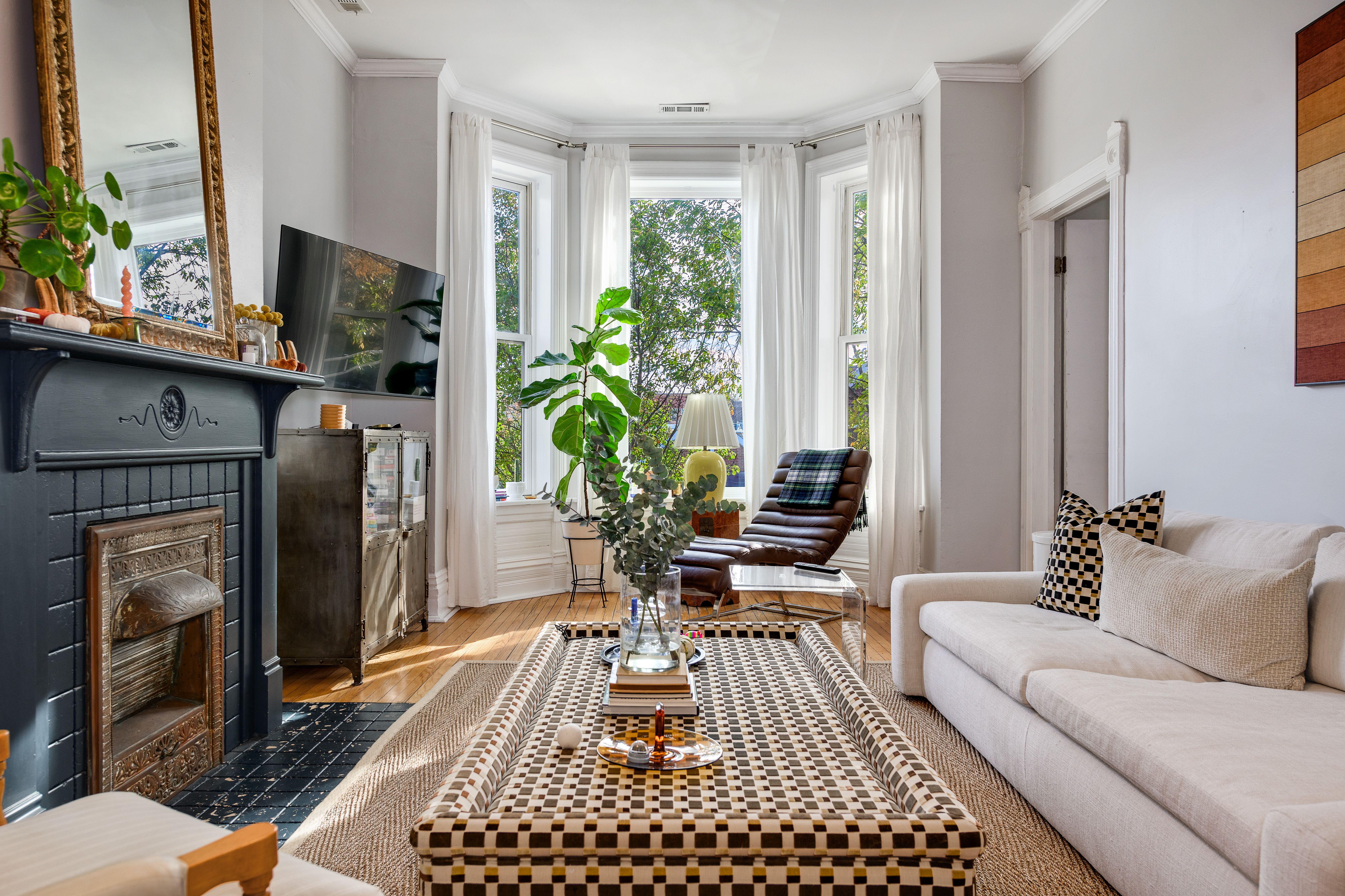 2038 W Huron 