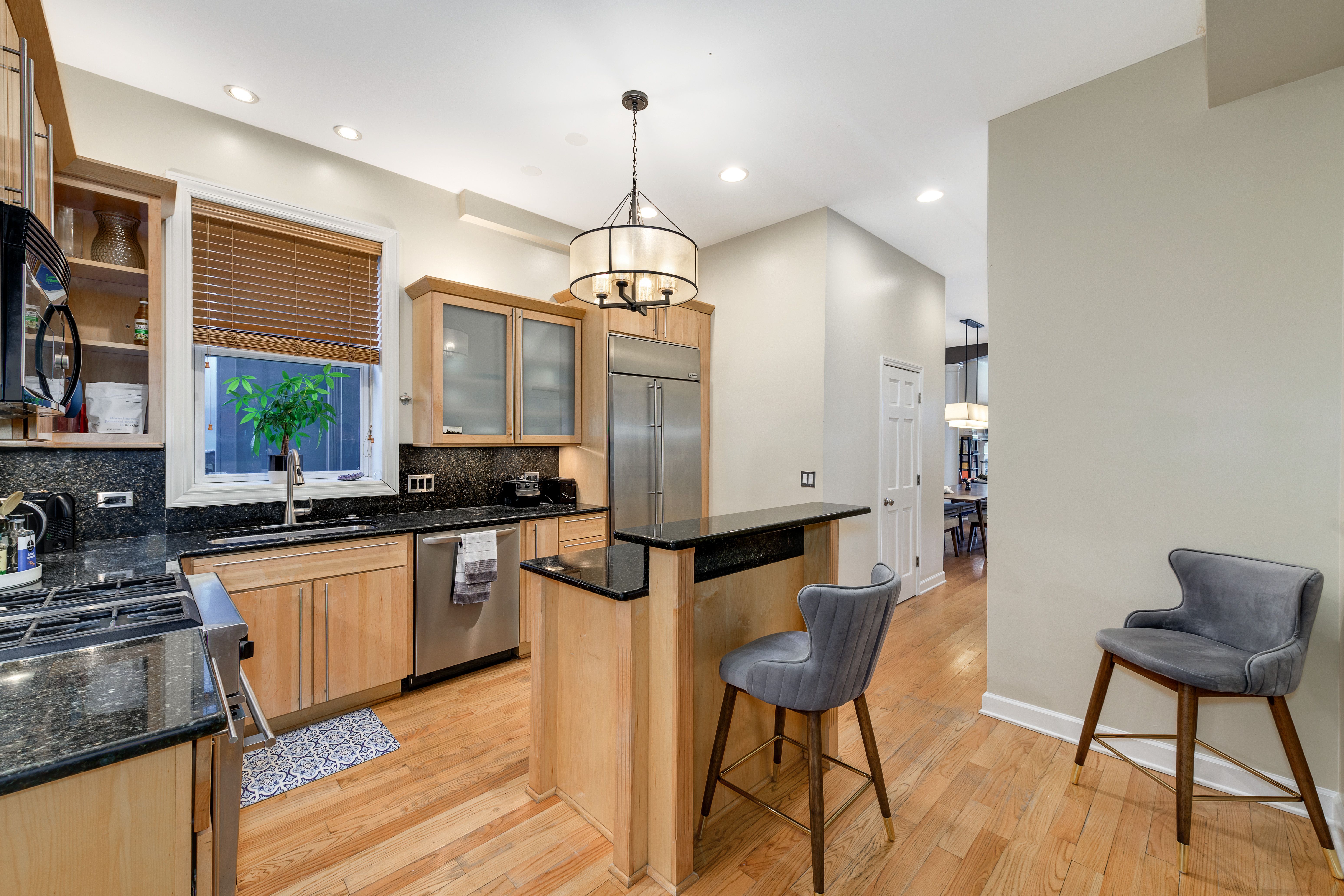 2038 W Huron 
