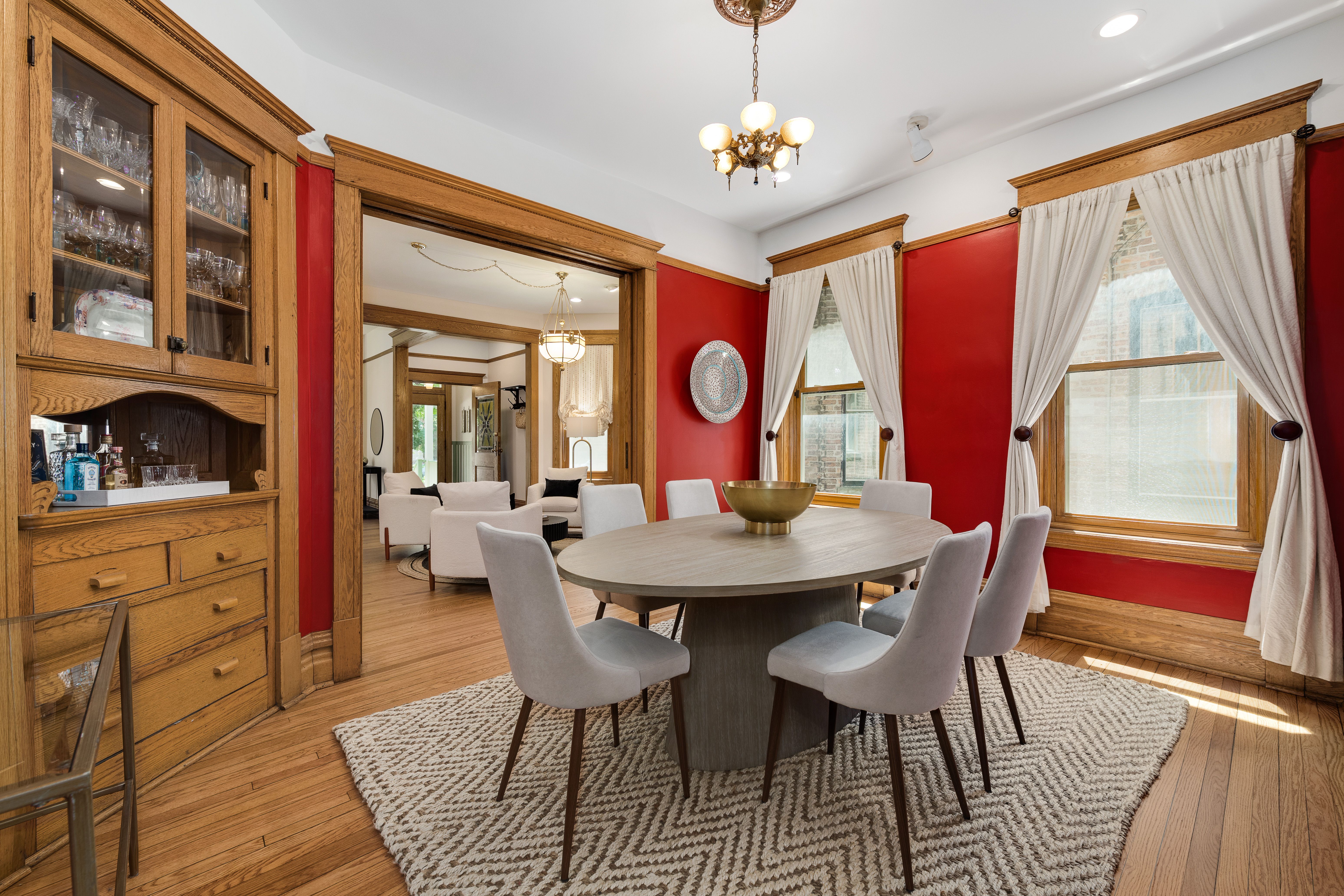 4338 N Ashland 
