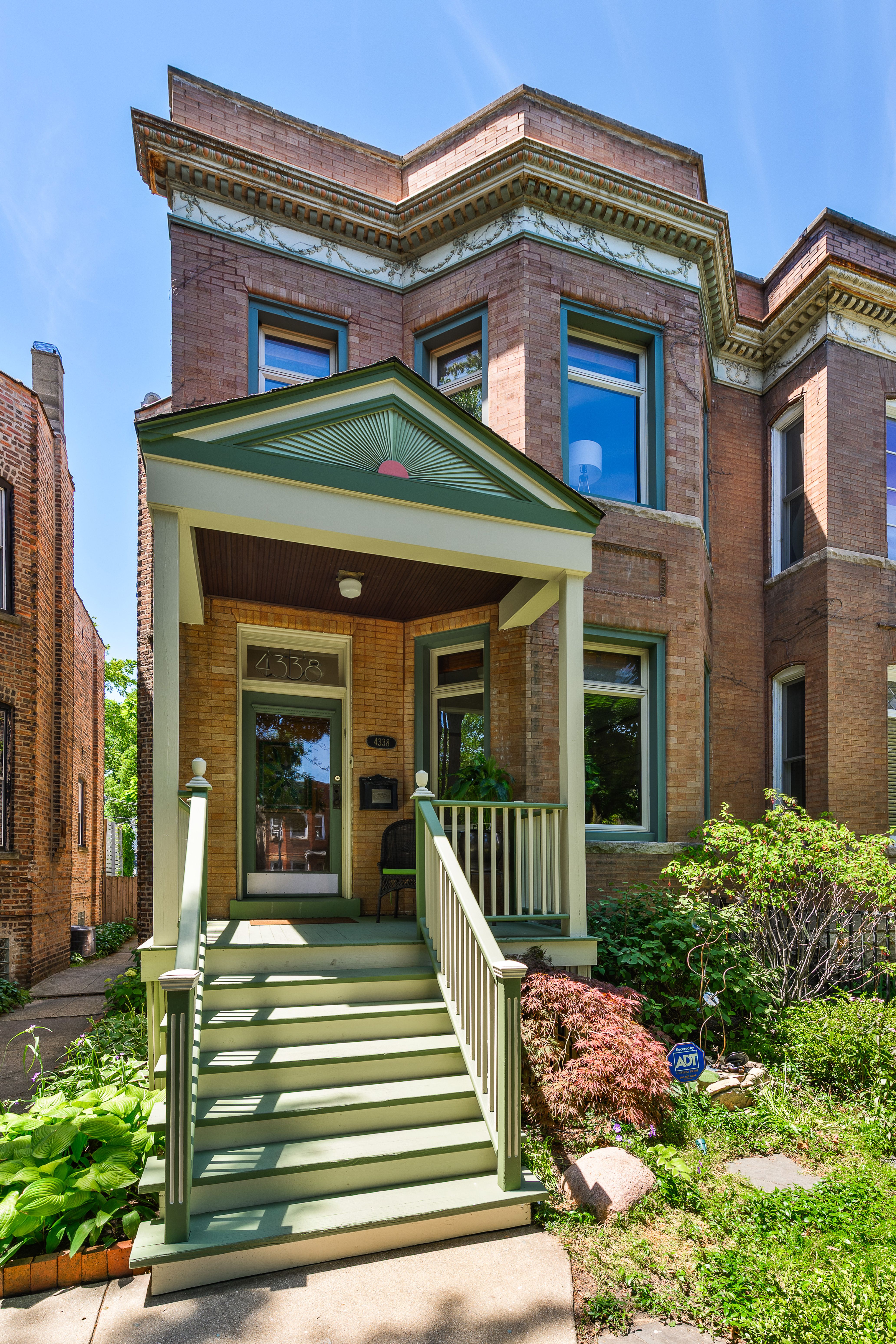 4338 N Ashland 