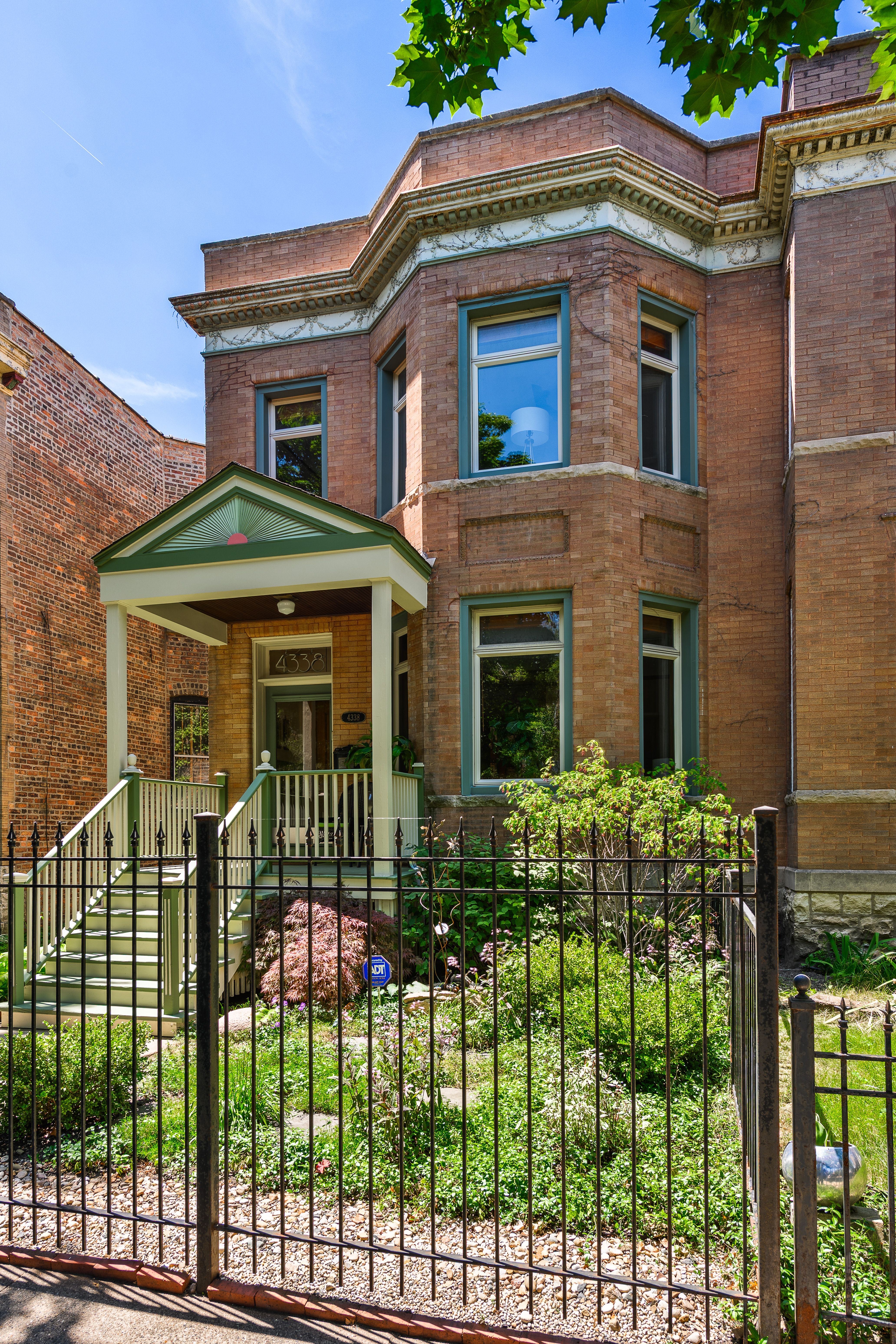 4338 N Ashland 