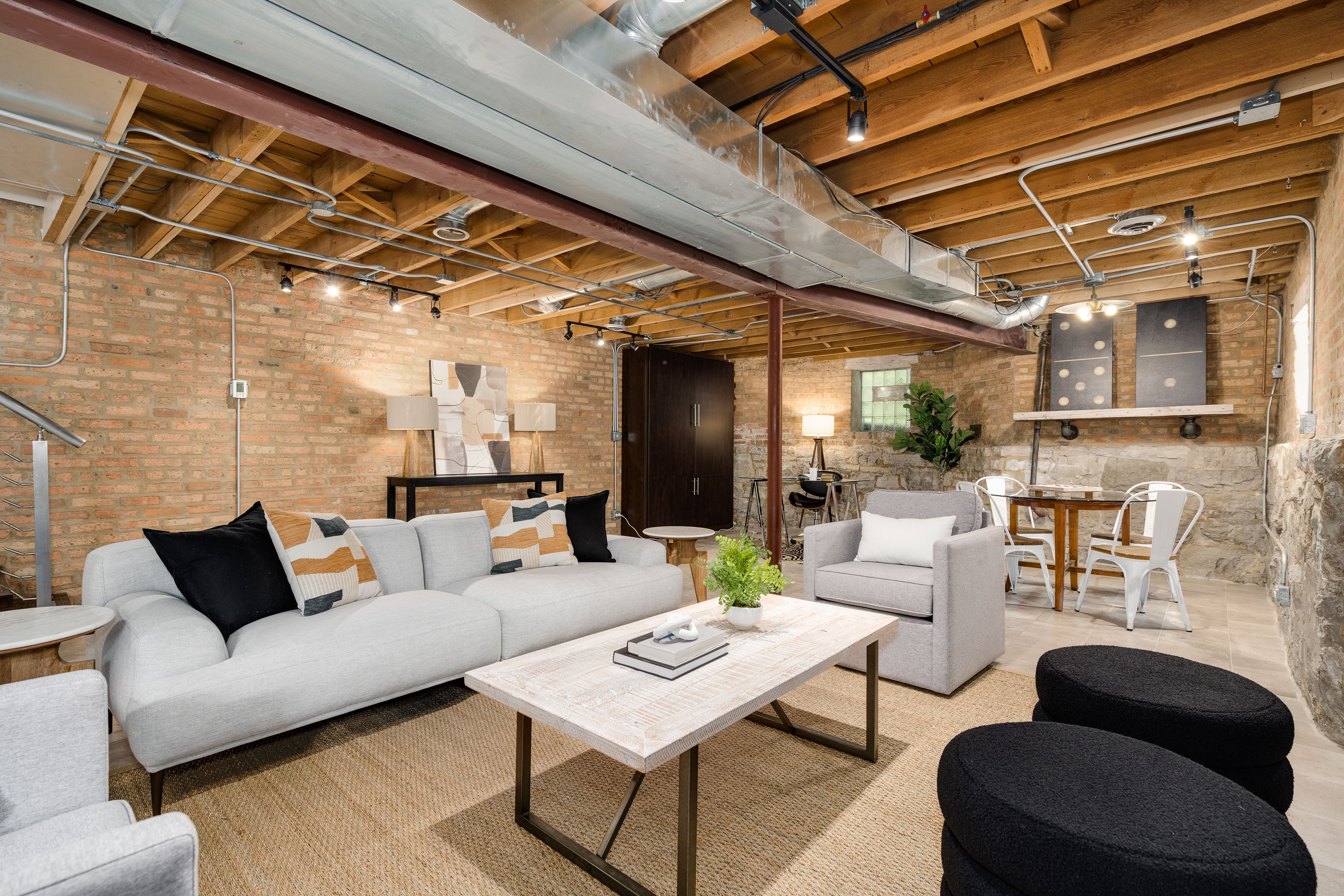 4338 N Ashland 