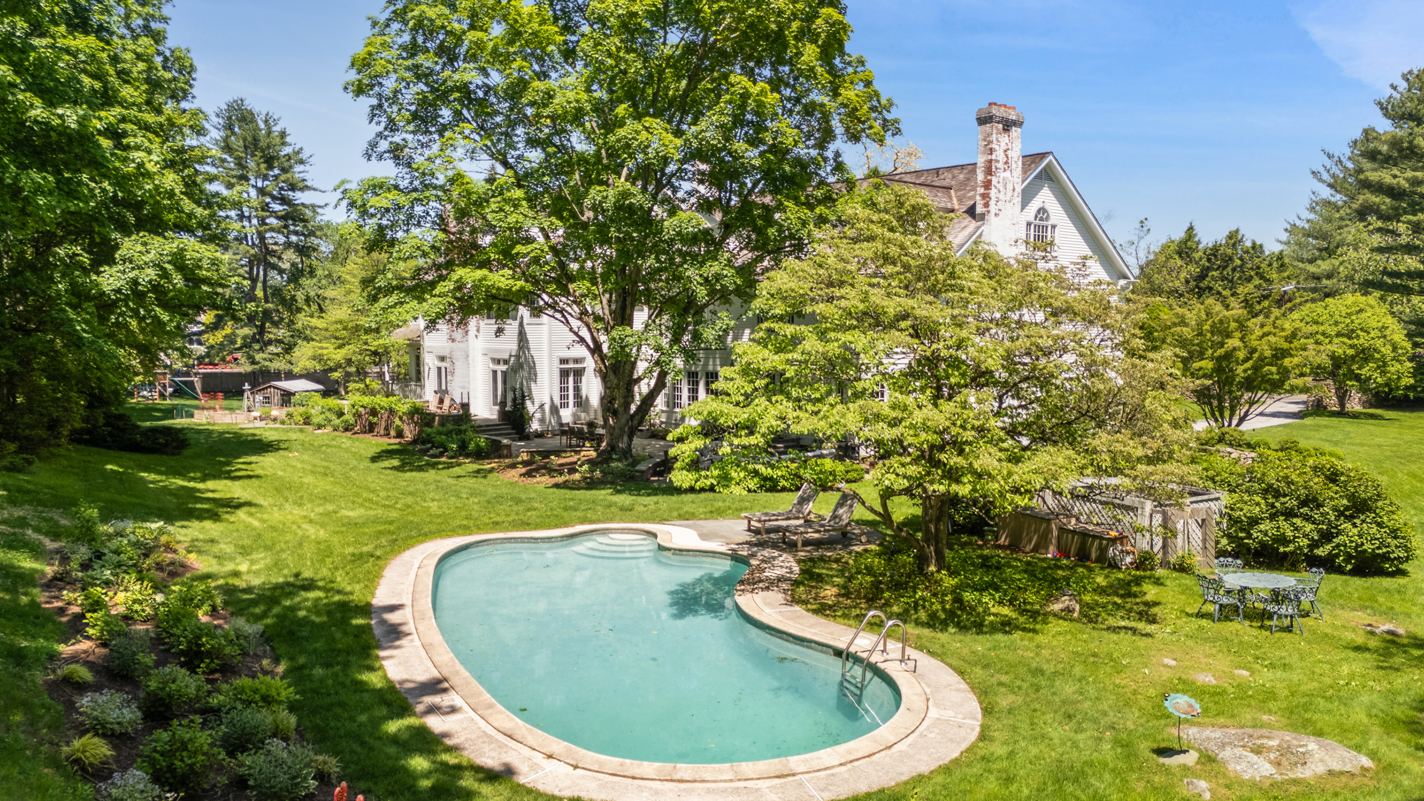 280 Round Hill Road