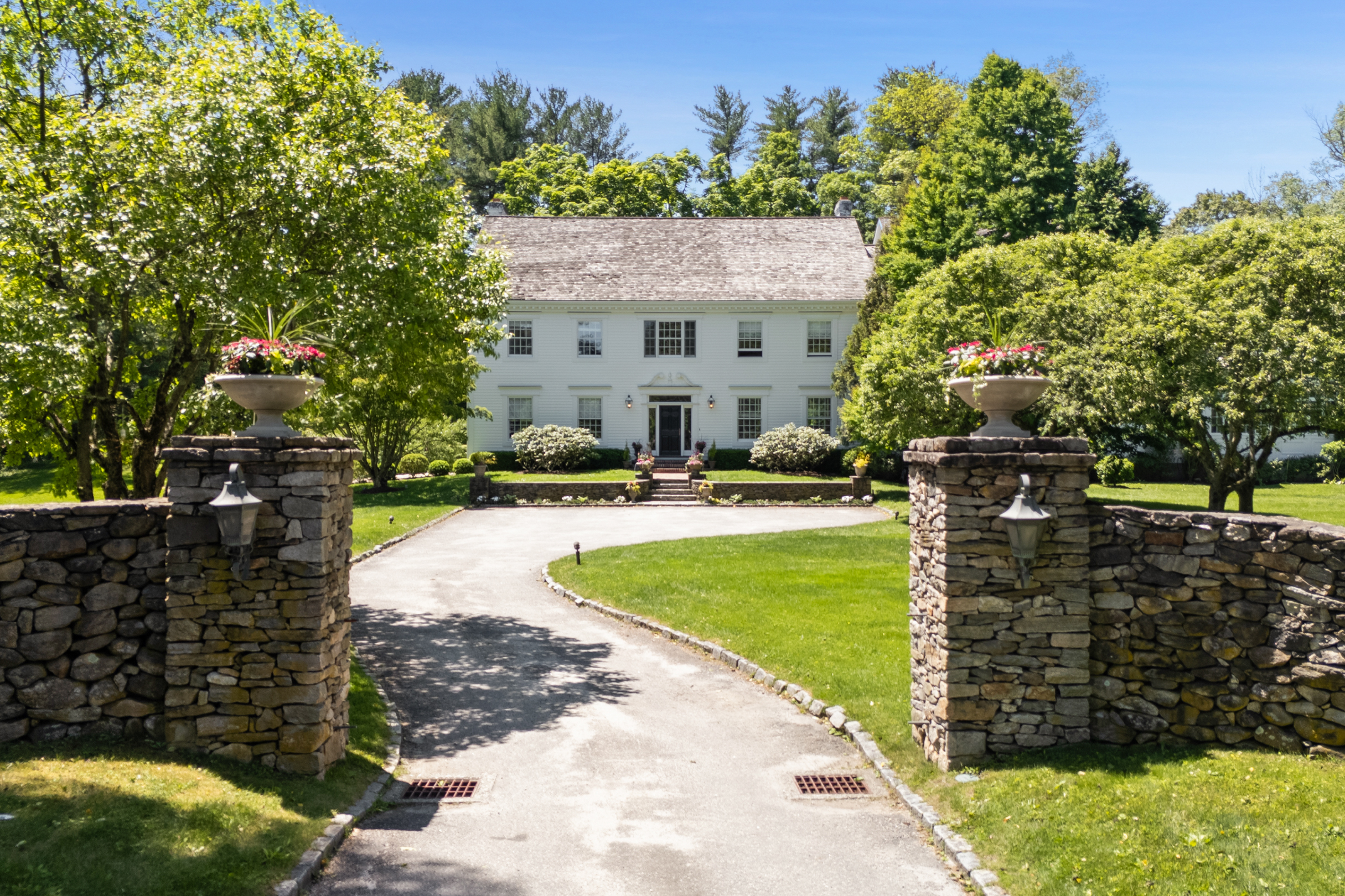 280 Round Hill Road
