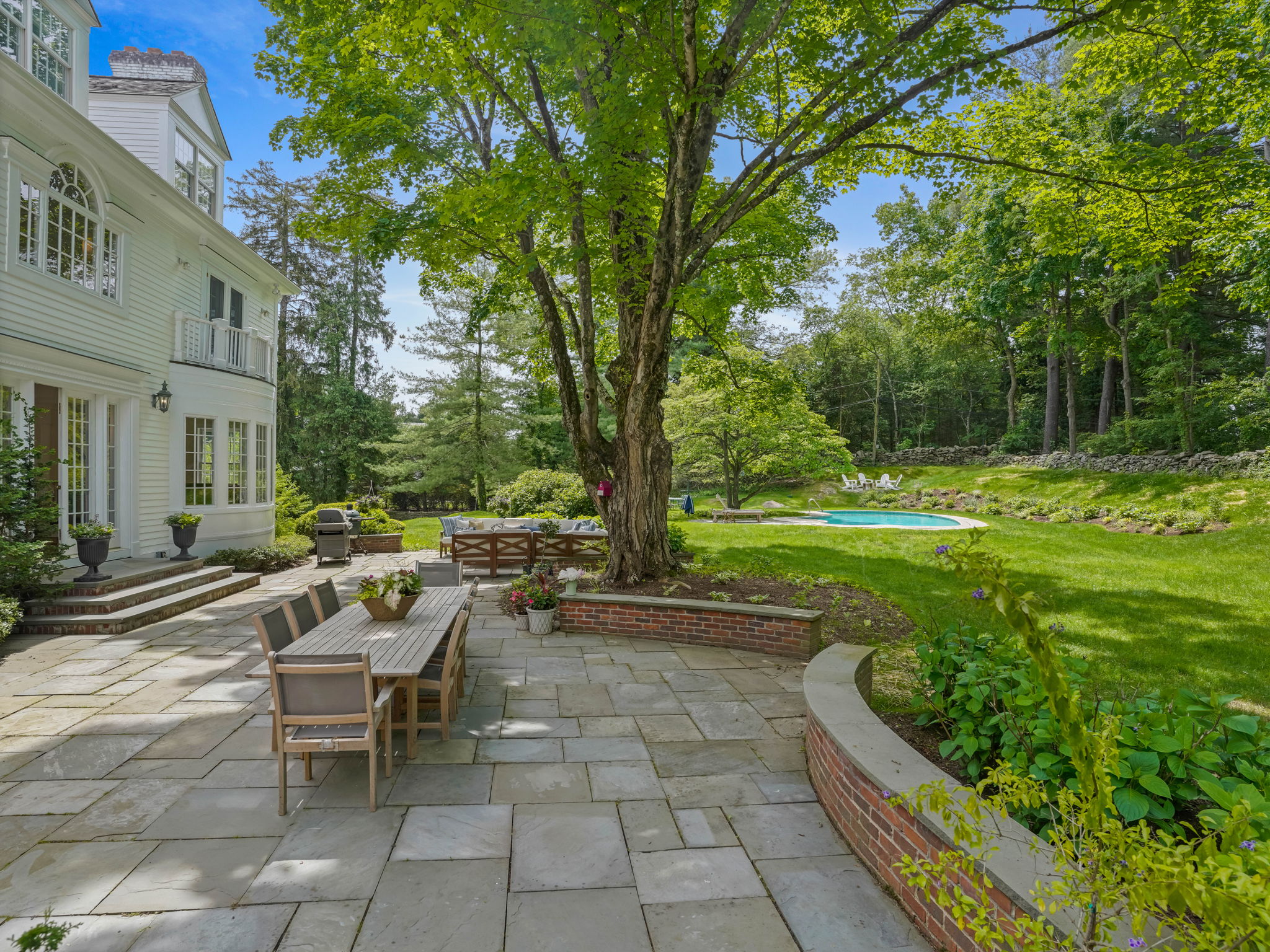 280 Round Hill Road