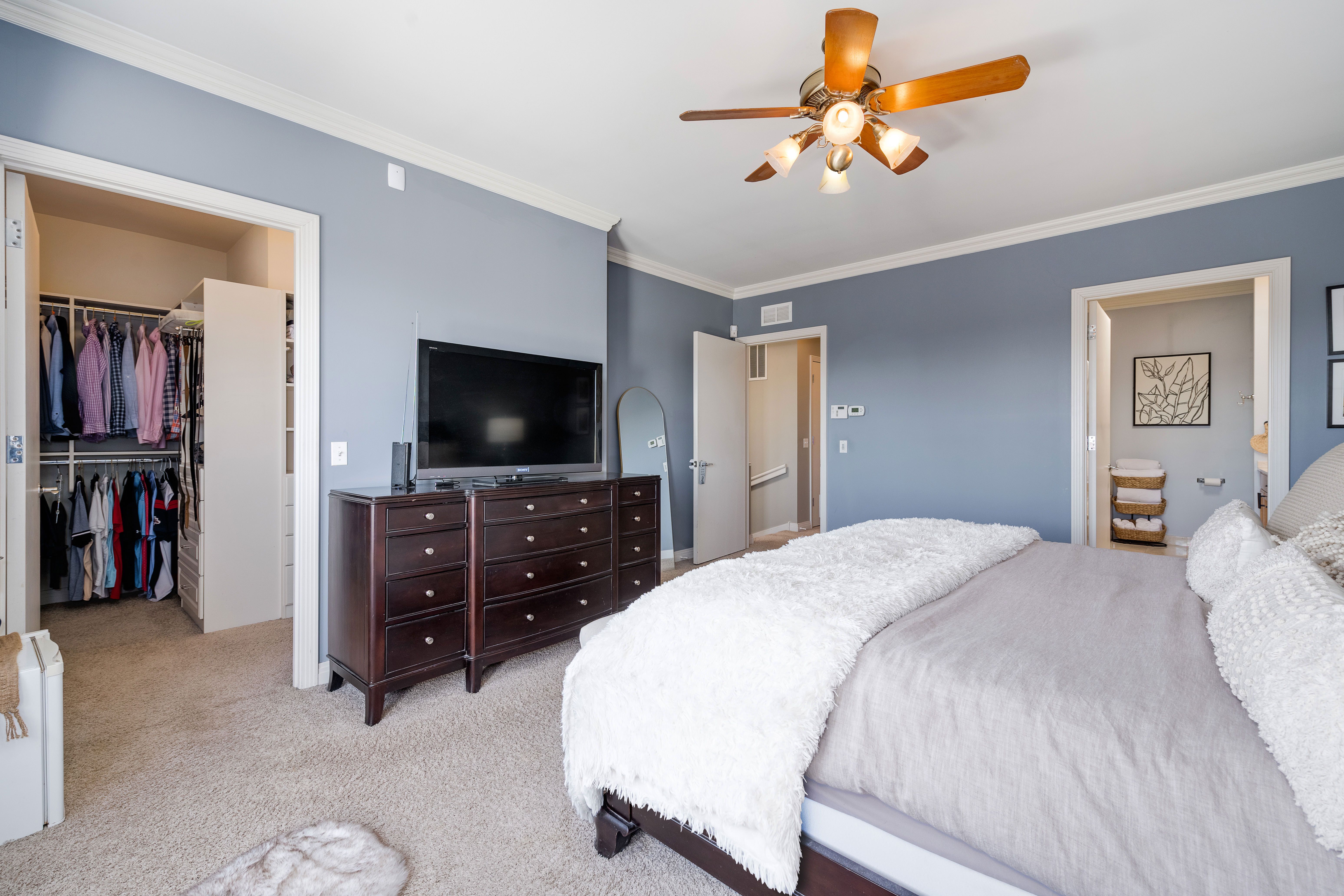 2654 N Hermitage C37 