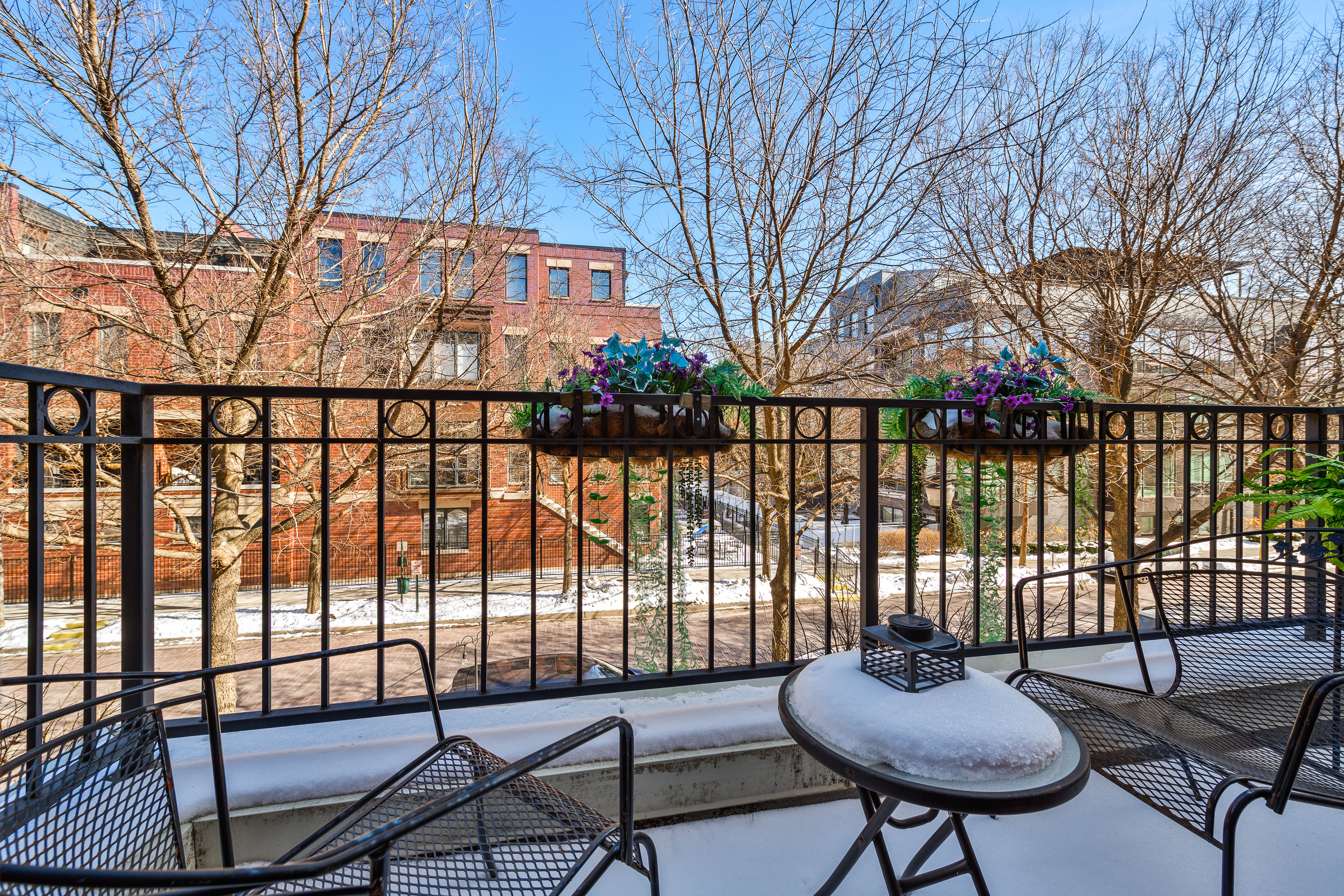 2654 N Hermitage C37 