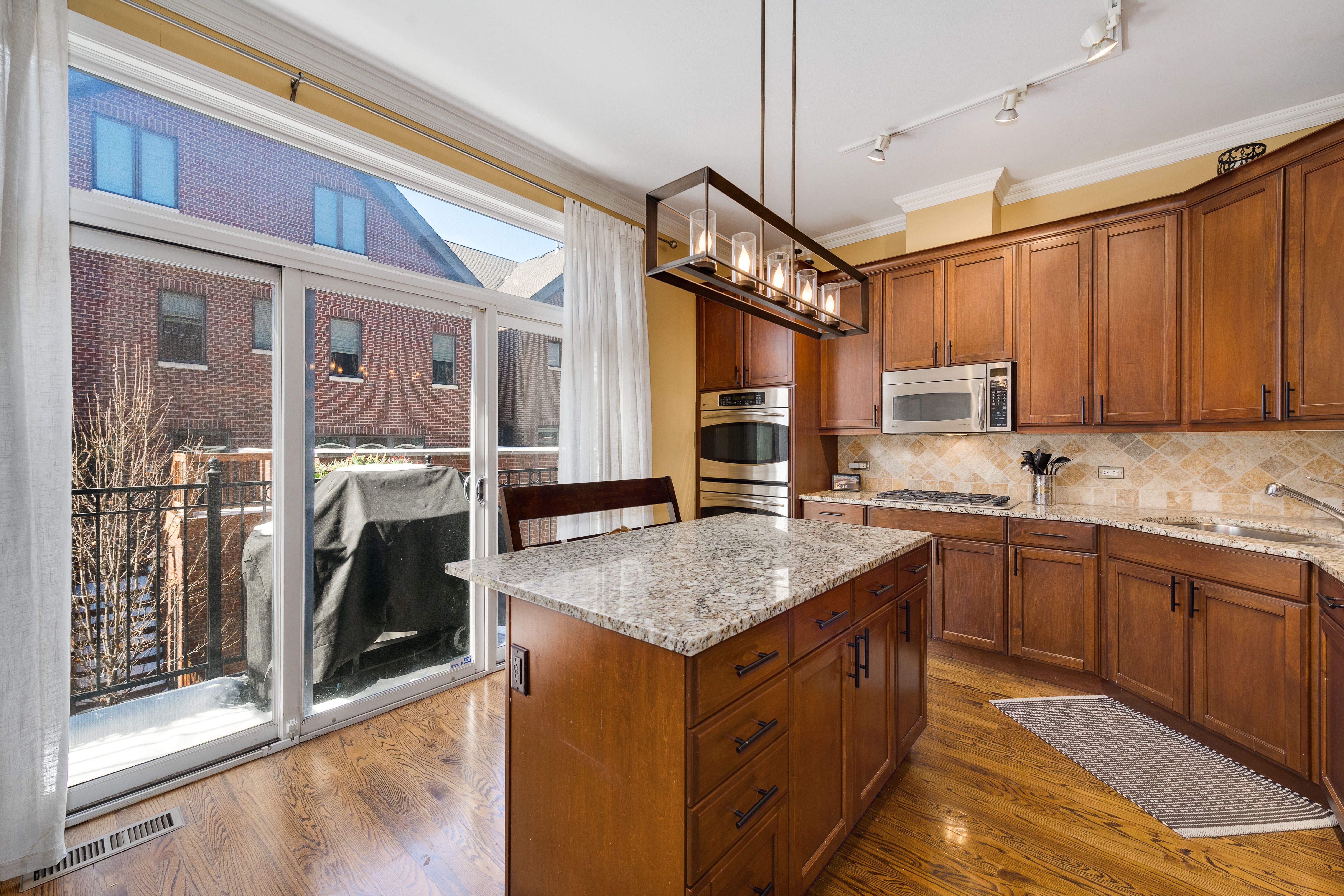 2654 N Hermitage C37 