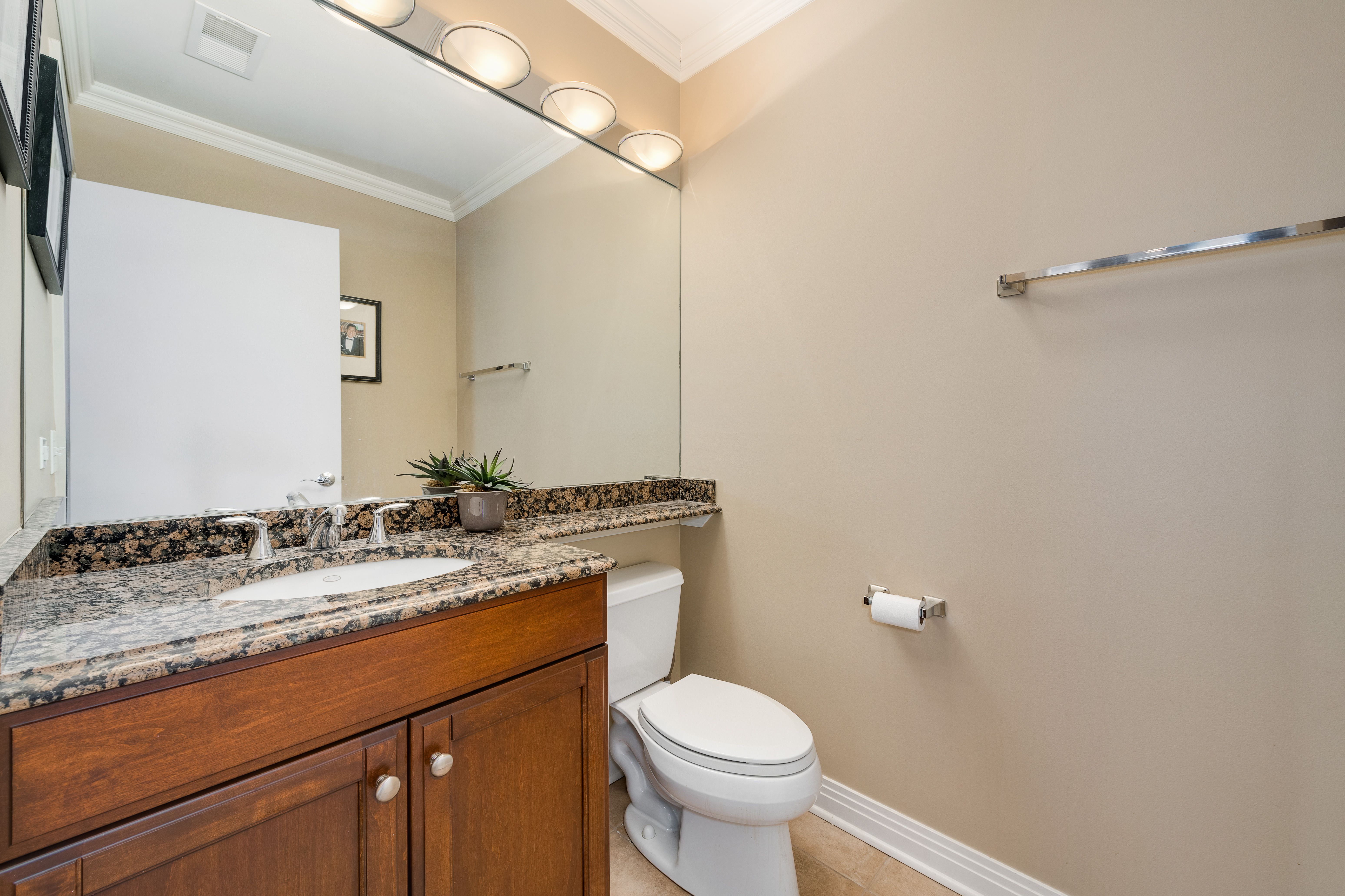2654 N Hermitage C37 
