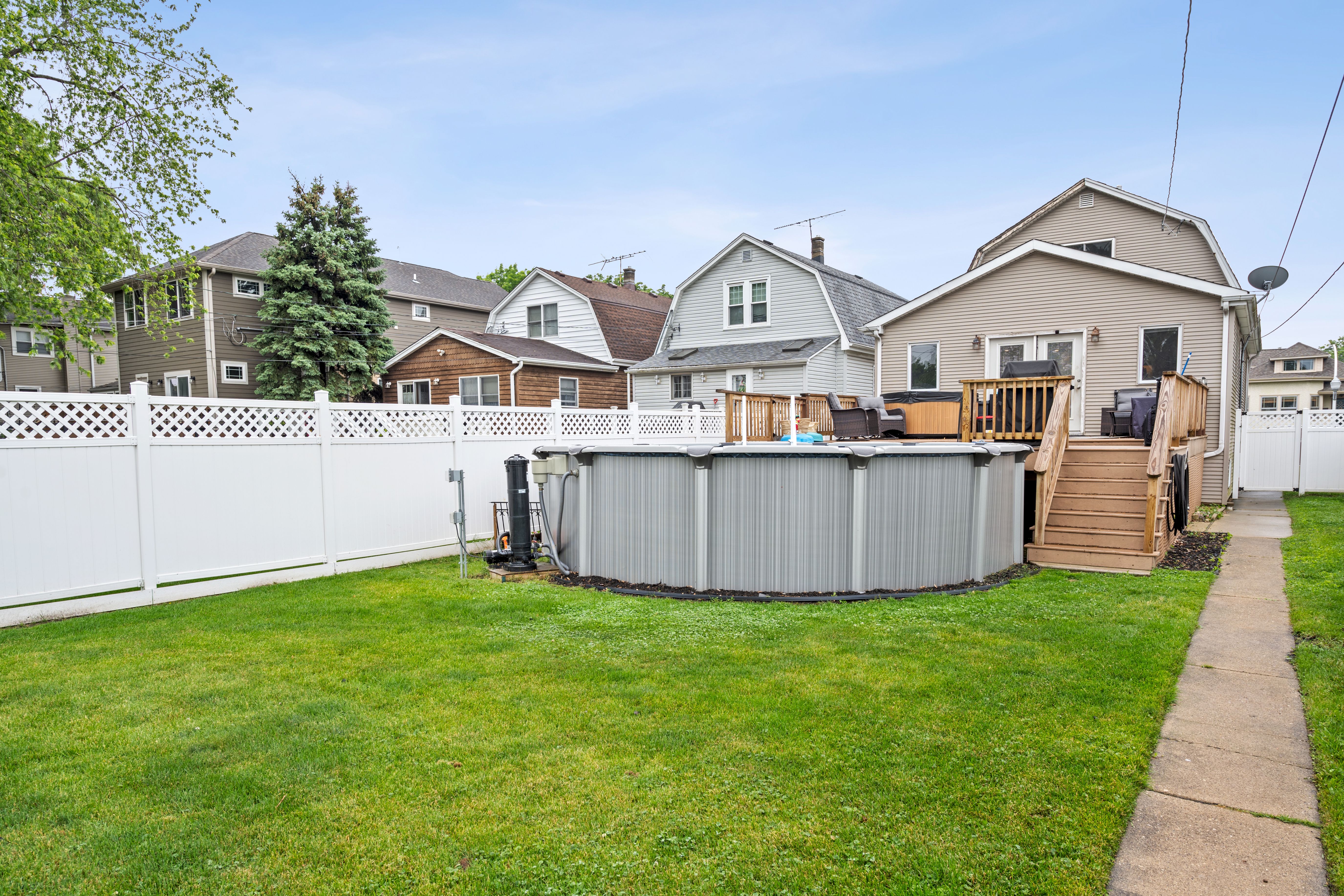 6085 N Nassau Avenue 