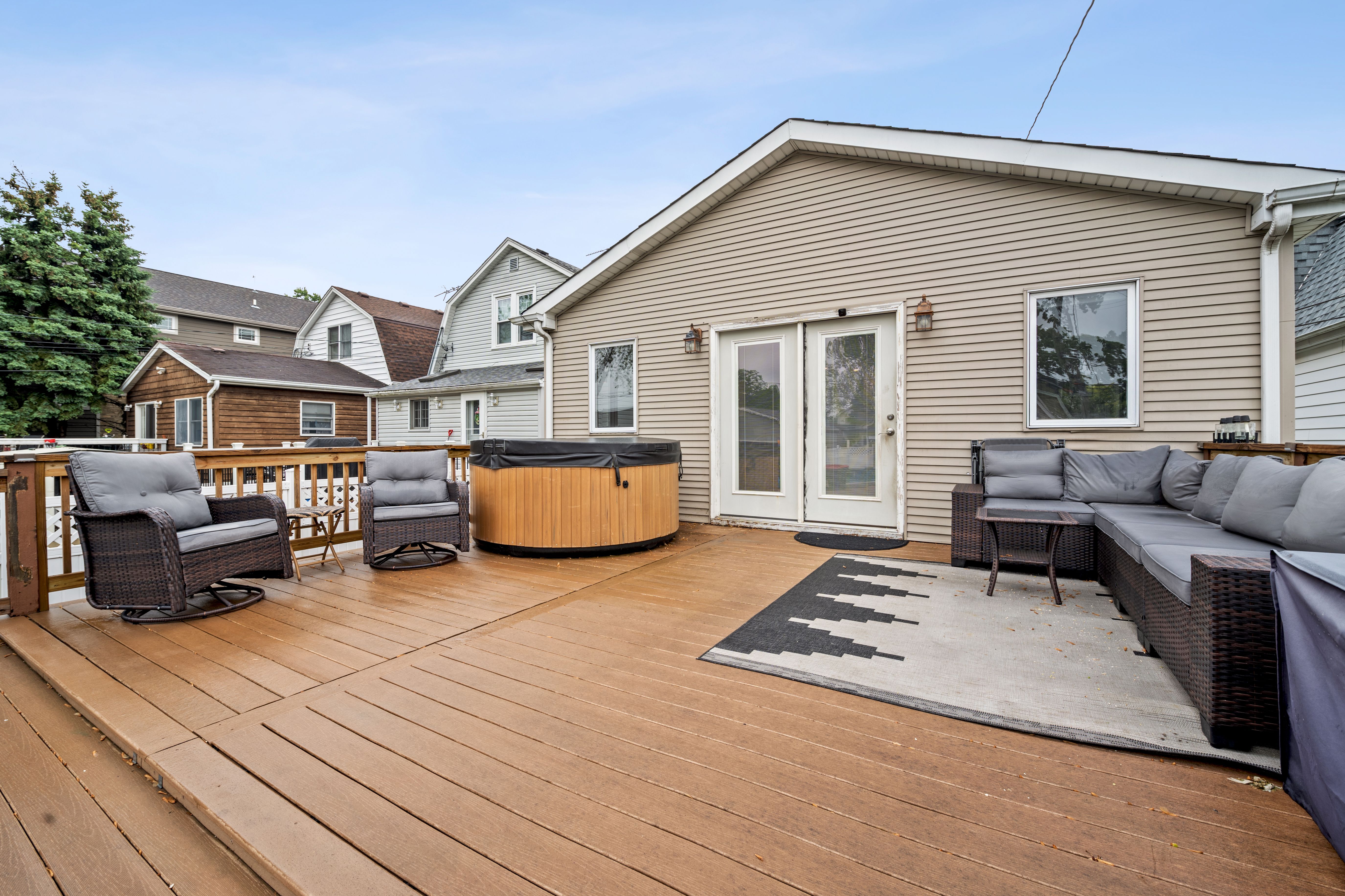 6085 N Nassau Avenue 