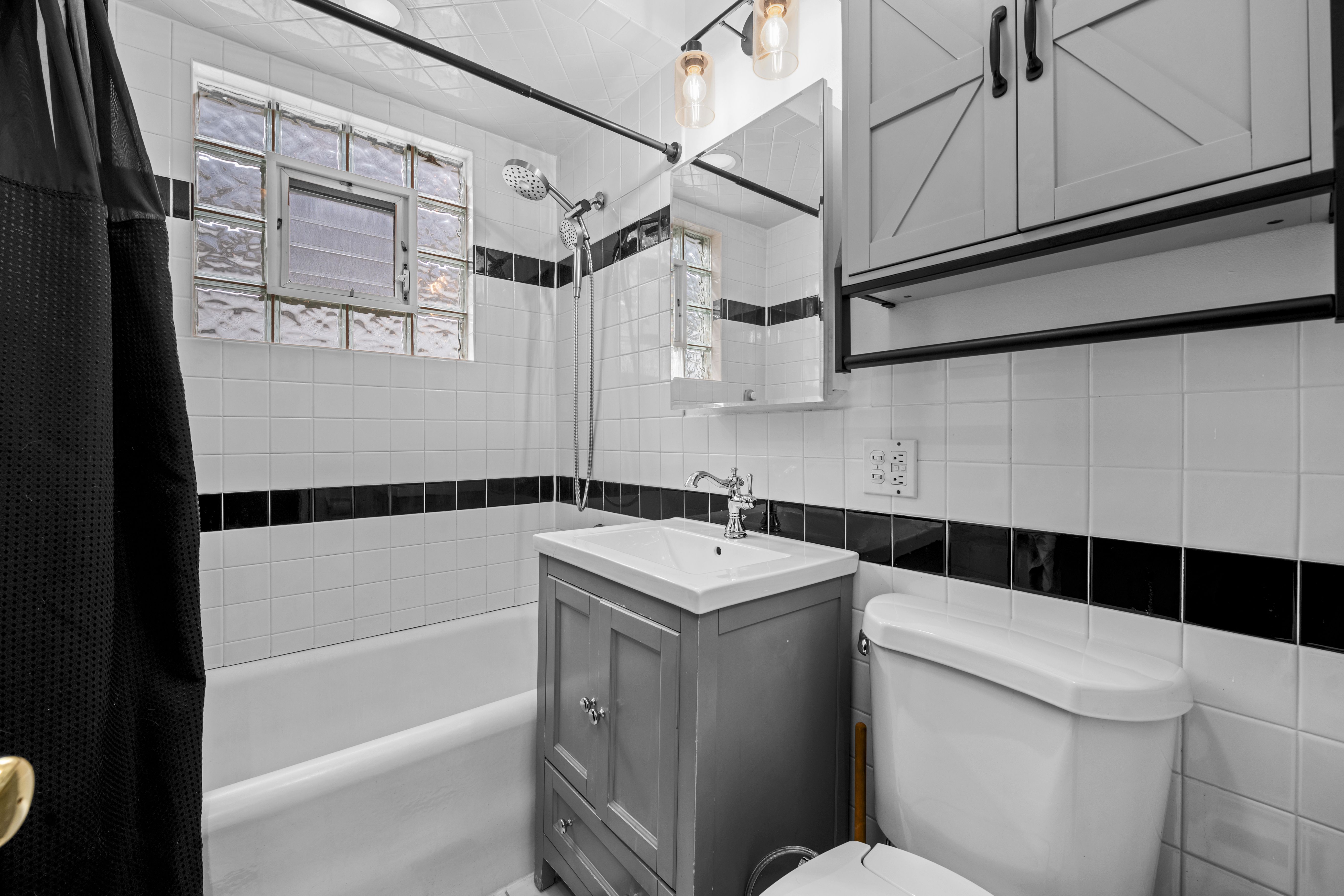 6085 N Nassau Avenue 